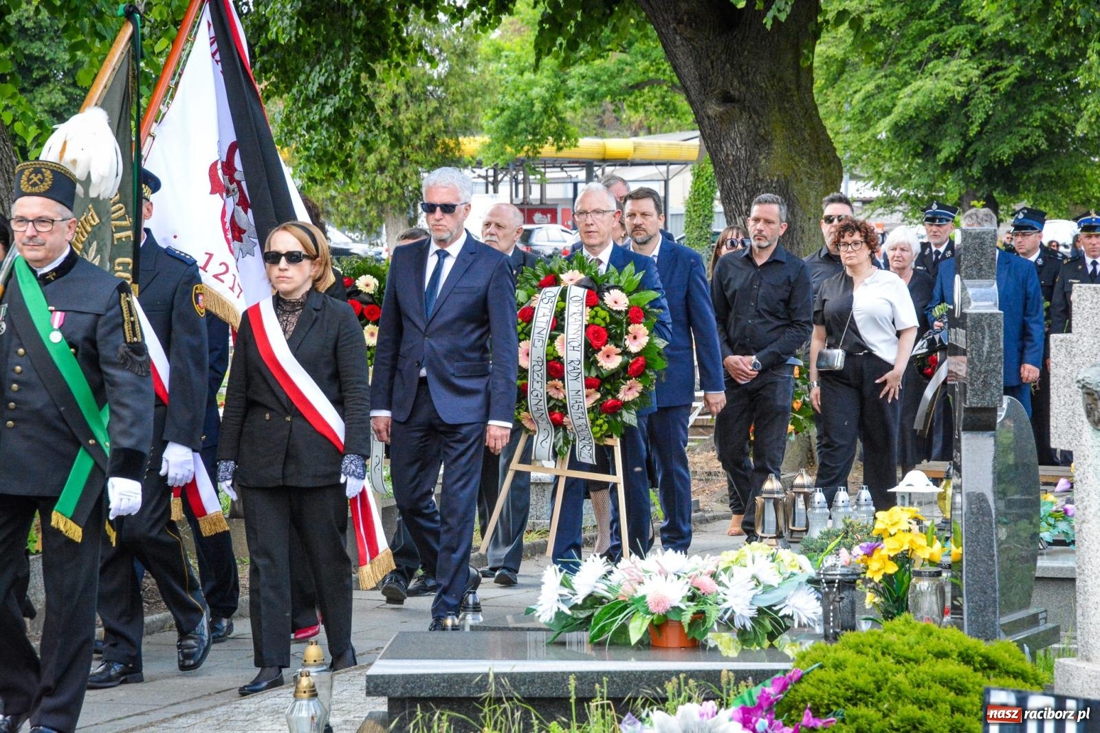 Zdjęcie w galerii na portalu naszraciborz.pl: Pożegnano śp. Marcina Ficę. Wieloletni radny do końca pozostał aktywny w działalności samorządowej wiadomości z regionu