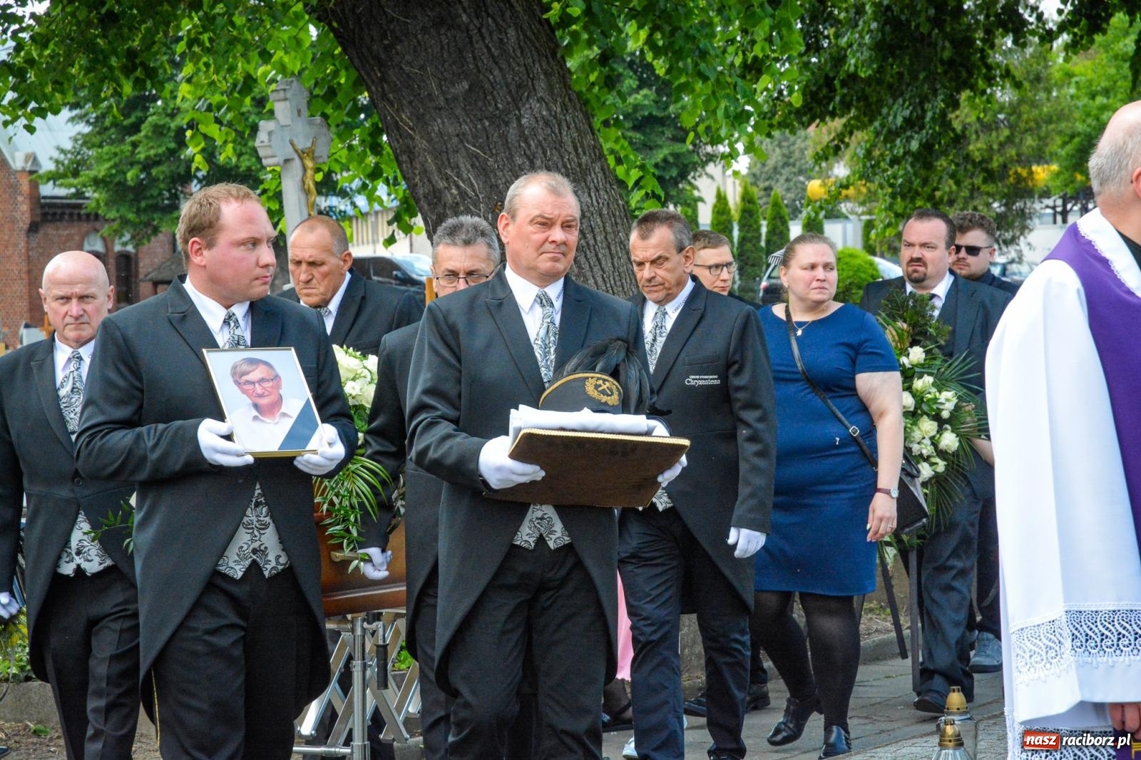 Zdjęcie w galerii na portalu naszraciborz.pl: Pożegnano śp. Marcina Ficę. Wieloletni radny do końca pozostał aktywny w działalności samorządowej wiadomości z regionu