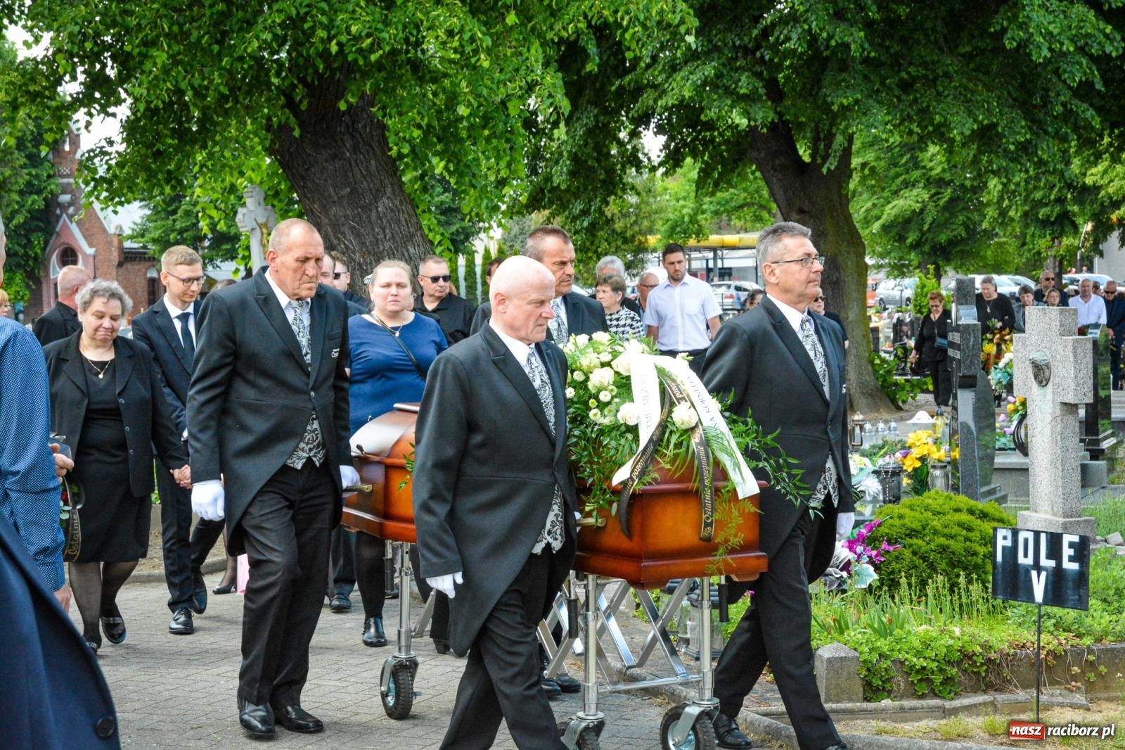 Zdjęcie w galerii na portalu naszraciborz.pl: Pożegnano śp. Marcina Ficę. Wieloletni radny do końca pozostał aktywny w działalności samorządowej wiadomości z regionu