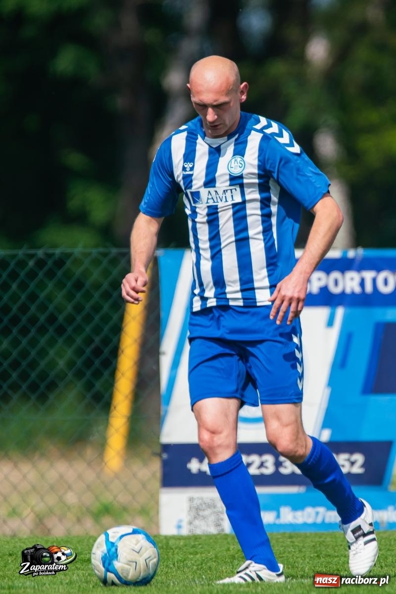 Zdjęcie w galerii na portalu naszraciborz.pl: Bój o utrzymanie z ogromnymi emocjami. Buk Rudy wywozi bezcenne punkty z Markowic [FOTO] wiadomości z regionu