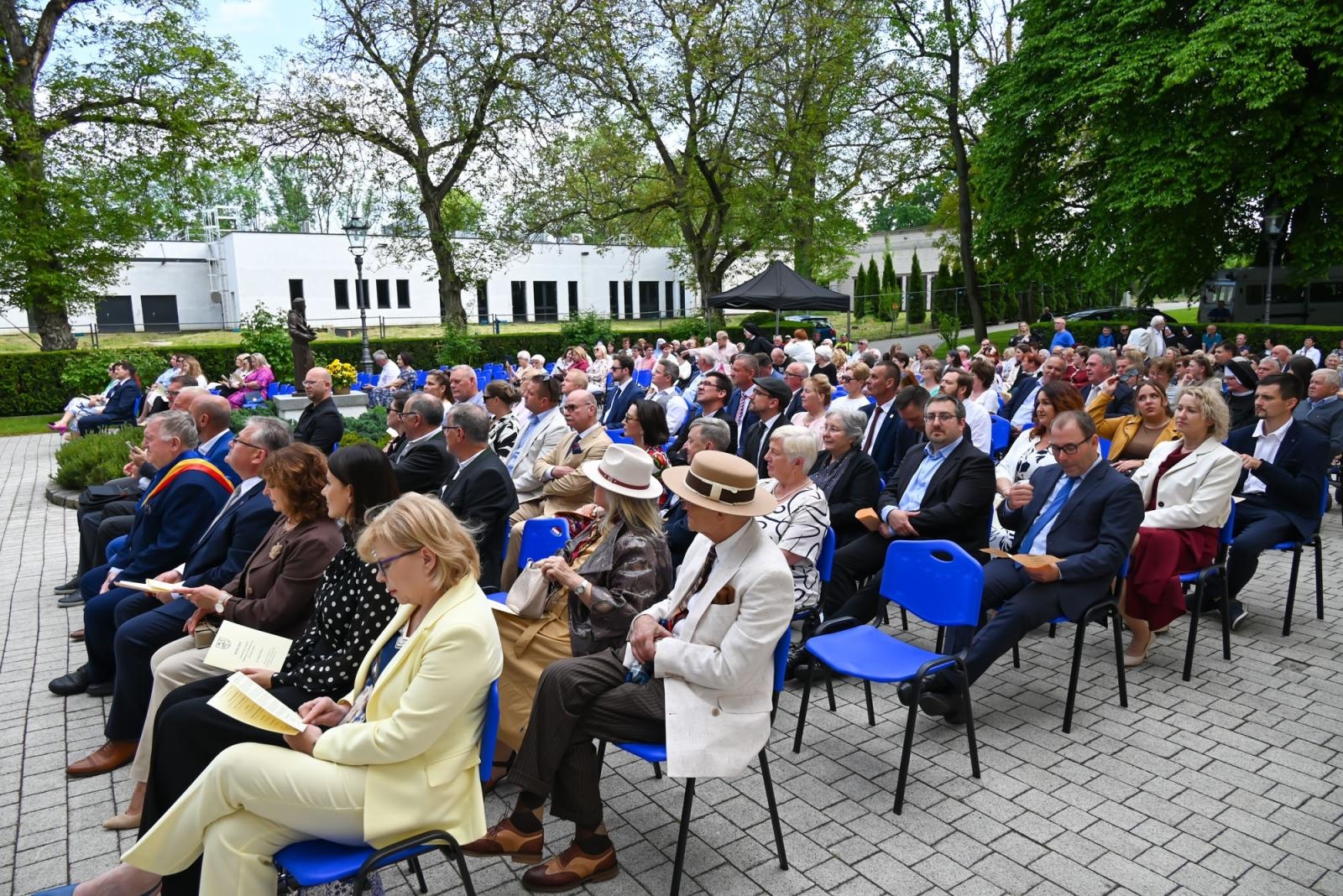 Zdjęcie w galerii na portalu naszraciborz.pl: Pamięci Beethovena i Liszta. Międzynarodowe muzyczne spotkanie przy pałacu Lichnowskich w Krzyżanowicach wiadomości z regionu