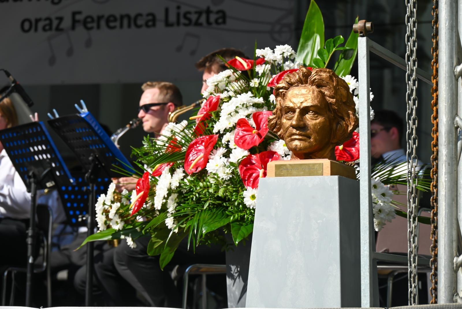 Zdjęcie w galerii na portalu naszraciborz.pl: Pamięci Beethovena i Liszta. Międzynarodowe muzyczne spotkanie przy pałacu Lichnowskich w Krzyżanowicach wiadomości z regionu