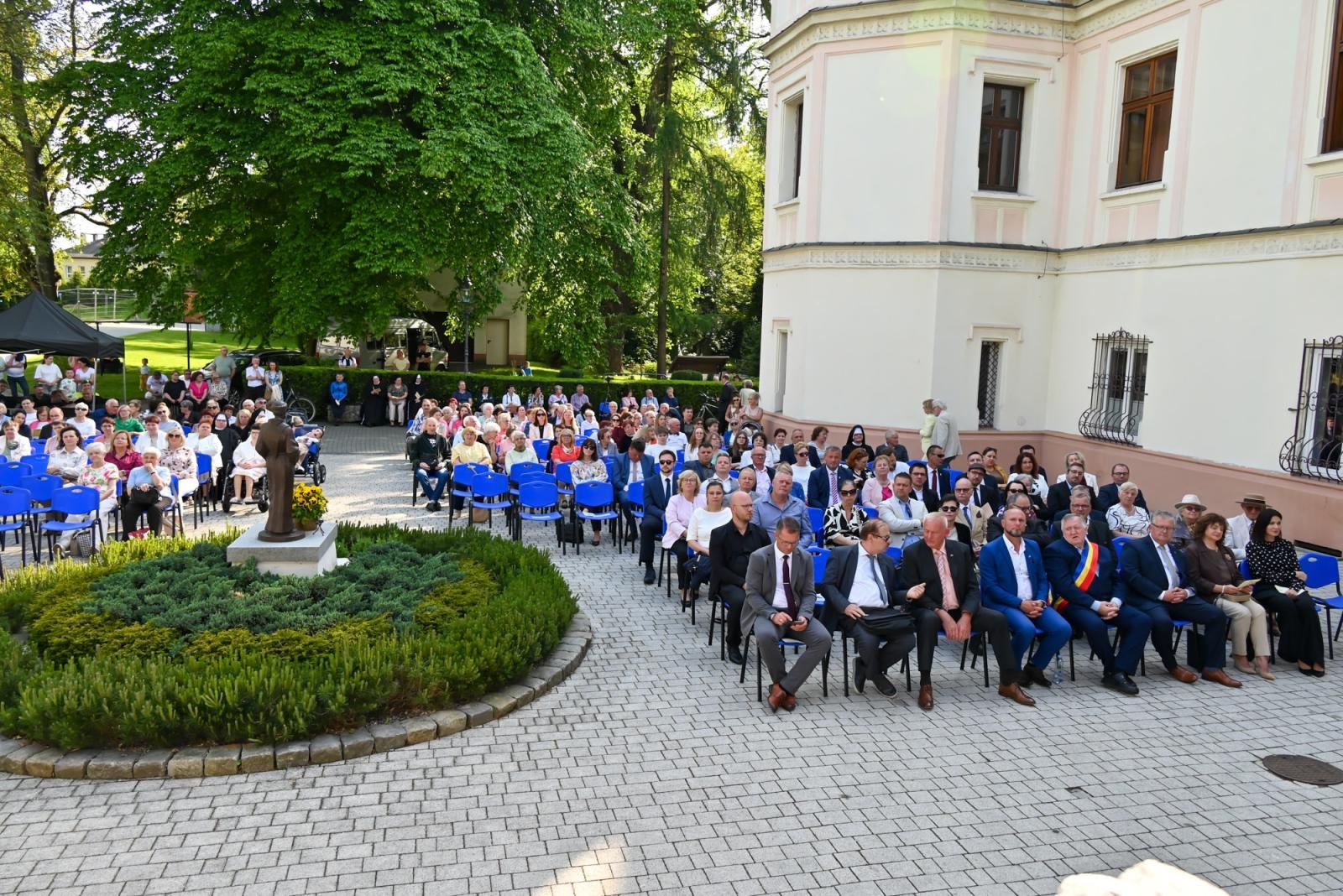Zdjęcie w galerii na portalu naszraciborz.pl: Pamięci Beethovena i Liszta. Międzynarodowe muzyczne spotkanie przy pałacu Lichnowskich w Krzyżanowicach wiadomości z regionu