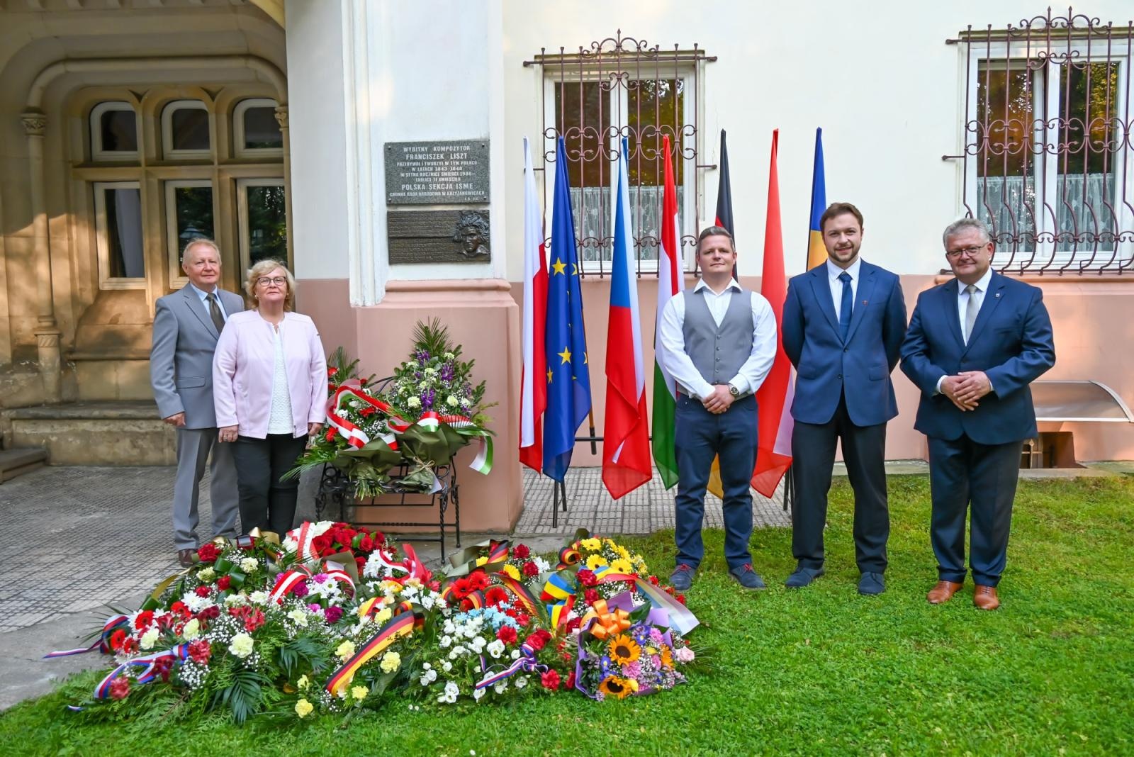 Zdjęcie w galerii na portalu naszraciborz.pl: Pamięci Beethovena i Liszta. Międzynarodowe muzyczne spotkanie przy pałacu Lichnowskich w Krzyżanowicach wiadomości z regionu