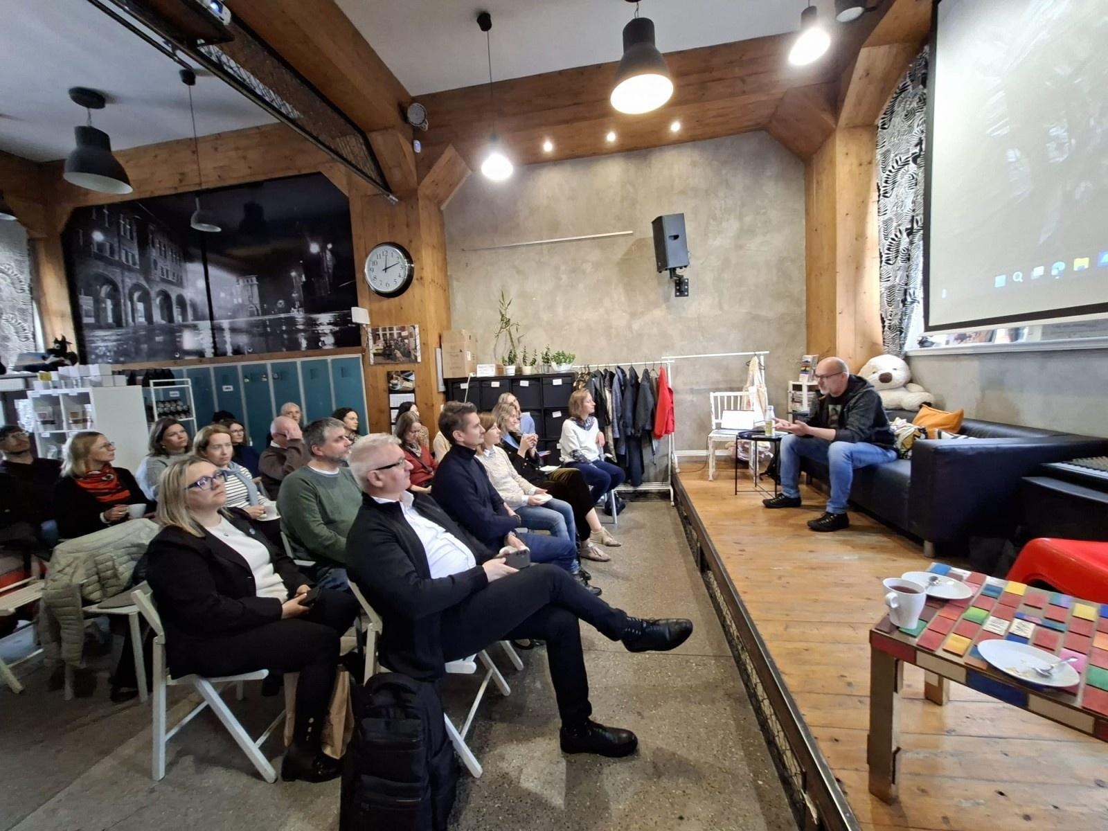 Zdjęcie w galerii na portalu naszraciborz.pl: Racibórz szuka inspiracji w Nikiszowcu. Delegacja odwiedziła modelowy przykład rewitalizacji wiadomości z regionu