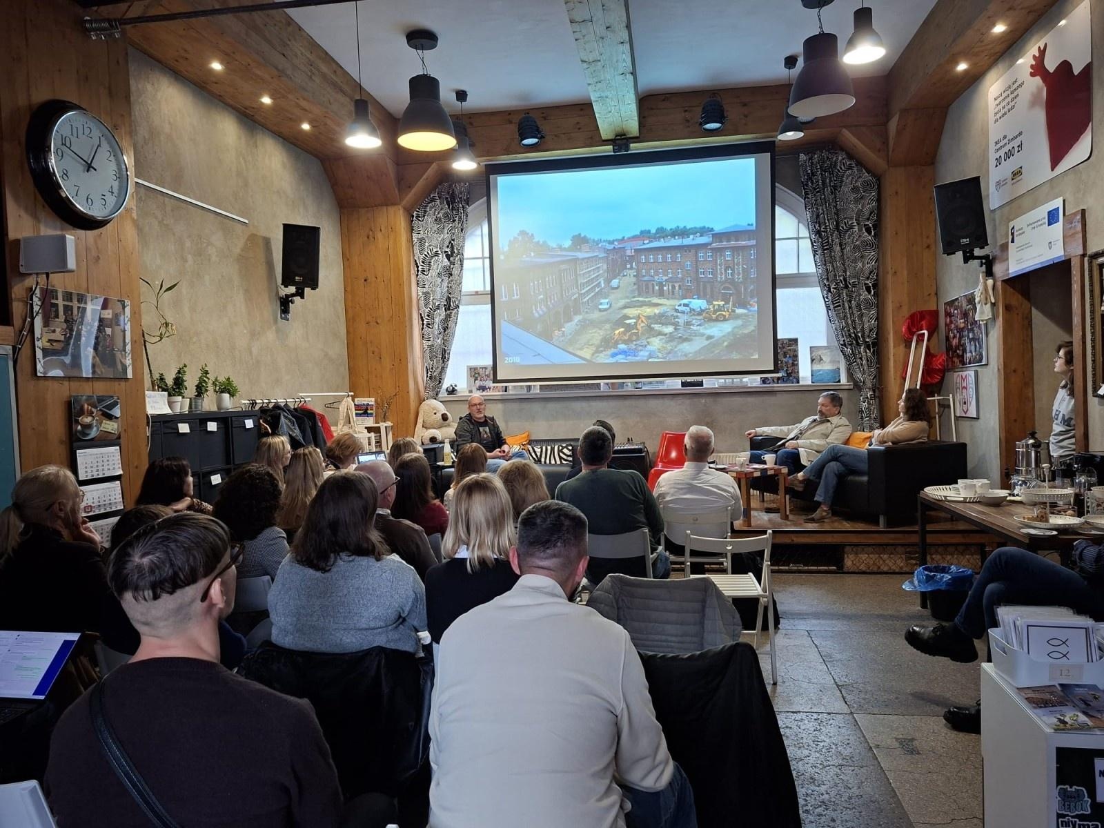 Zdjęcie w galerii na portalu naszraciborz.pl: Racibórz szuka inspiracji w Nikiszowcu. Delegacja odwiedziła modelowy przykład rewitalizacji wiadomości z regionu