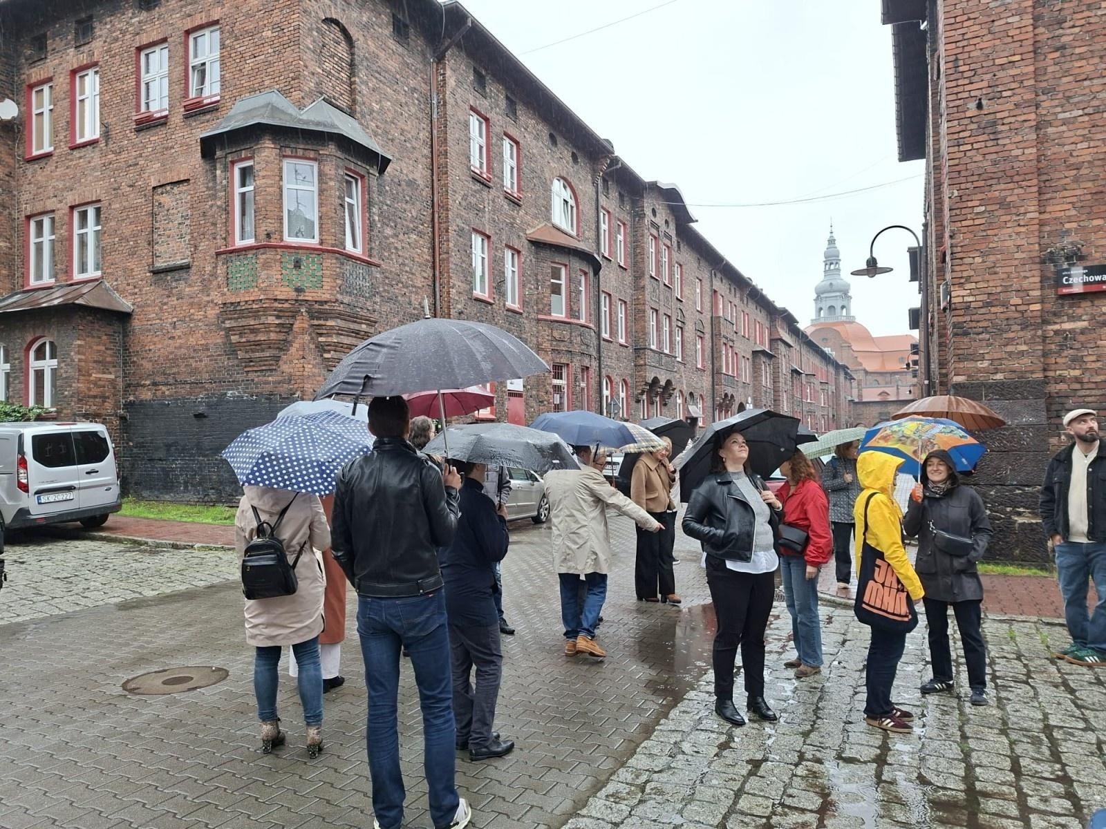 Zdjęcie w galerii na portalu naszraciborz.pl: Racibórz szuka inspiracji w Nikiszowcu. Delegacja odwiedziła modelowy przykład rewitalizacji wiadomości z regionu