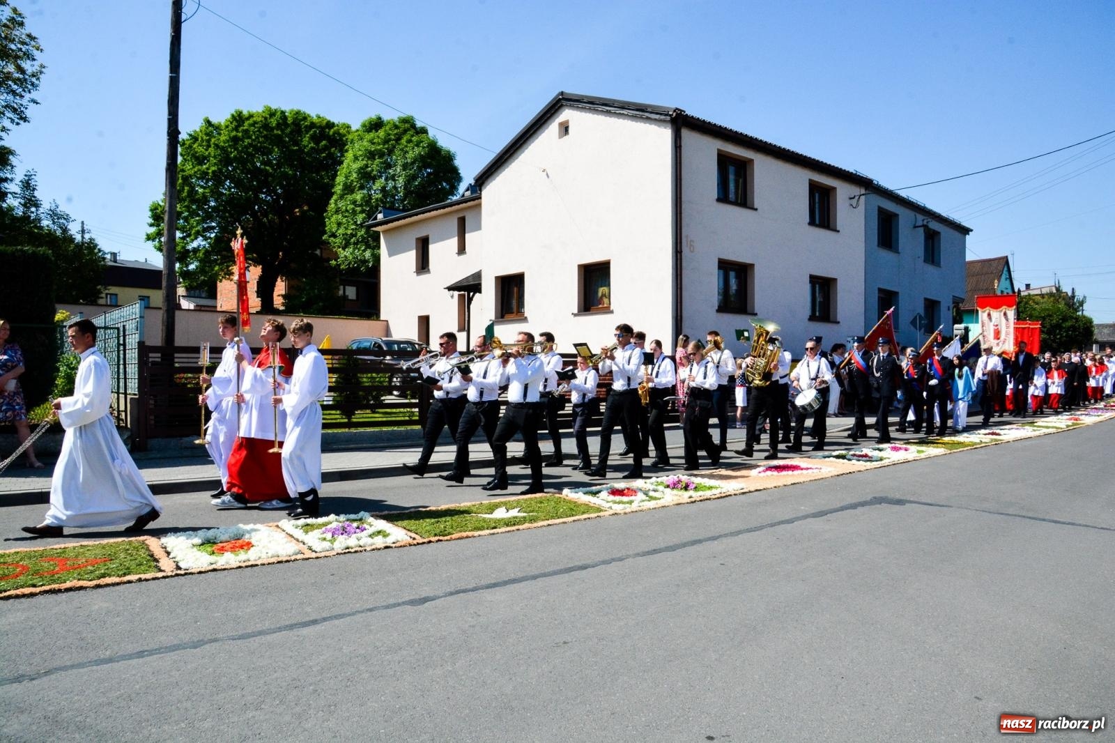 Zdjęcie w galerii na portalu naszraciborz.pl: Prymicje w Krzanowicach. Ks. Mateusz Pytel odprawił swoją pierwszą Mszę Świętą wiadomości z regionu