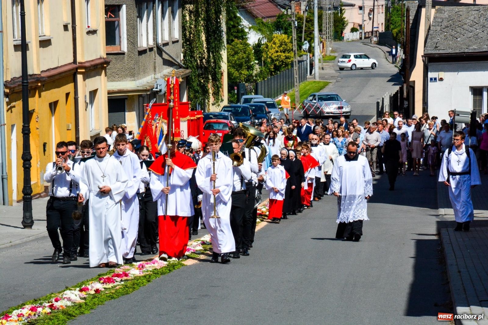 Zdjęcie w galerii na portalu naszraciborz.pl: Prymicje w Krzanowicach. Ks. Mateusz Pytel odprawił swoją pierwszą Mszę Świętą wiadomości z regionu