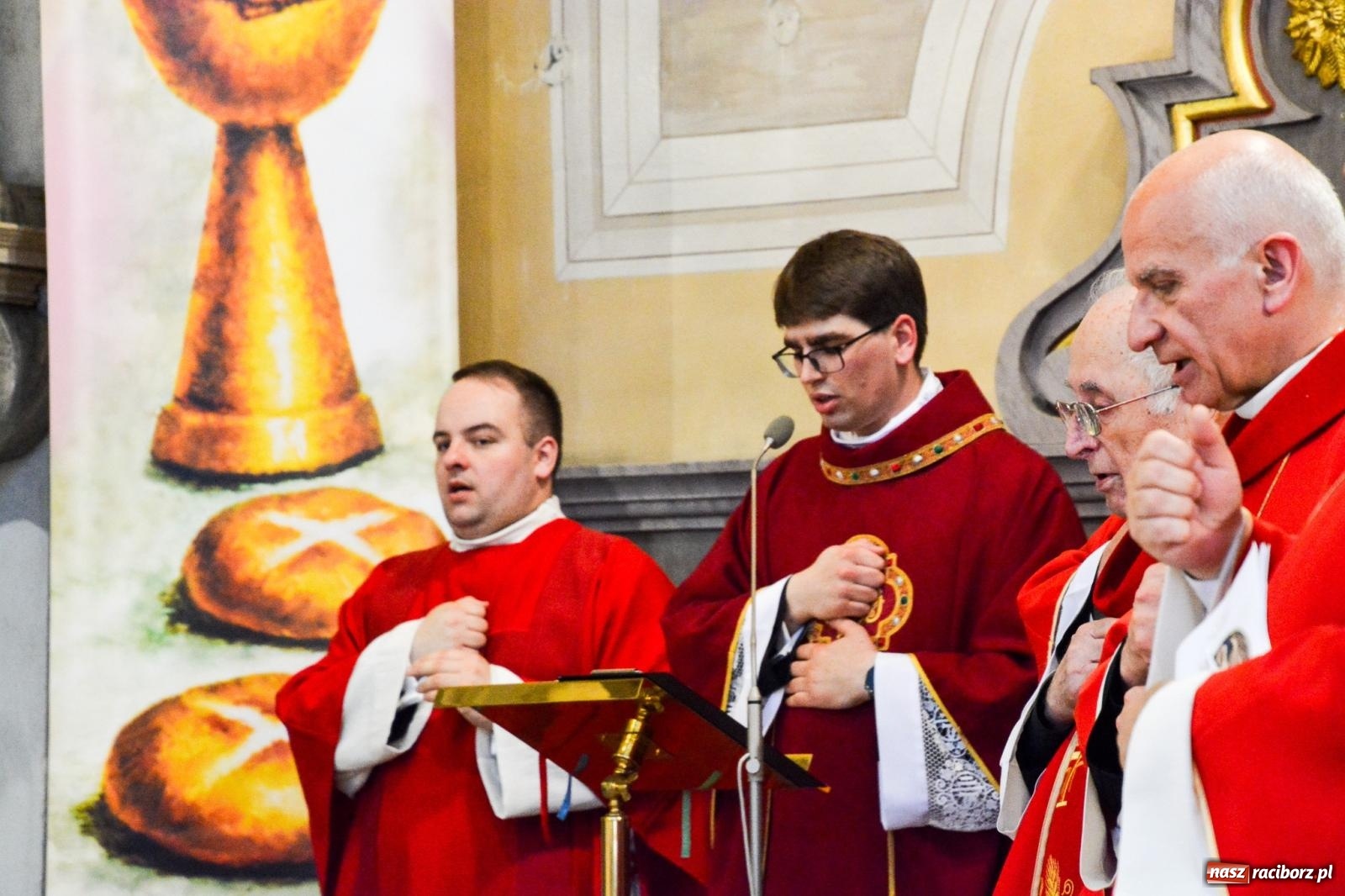 Zdjęcie w galerii na portalu naszraciborz.pl: Prymicje w Krzanowicach. Ks. Mateusz Pytel odprawił swoją pierwszą Mszę Świętą wiadomości z regionu
