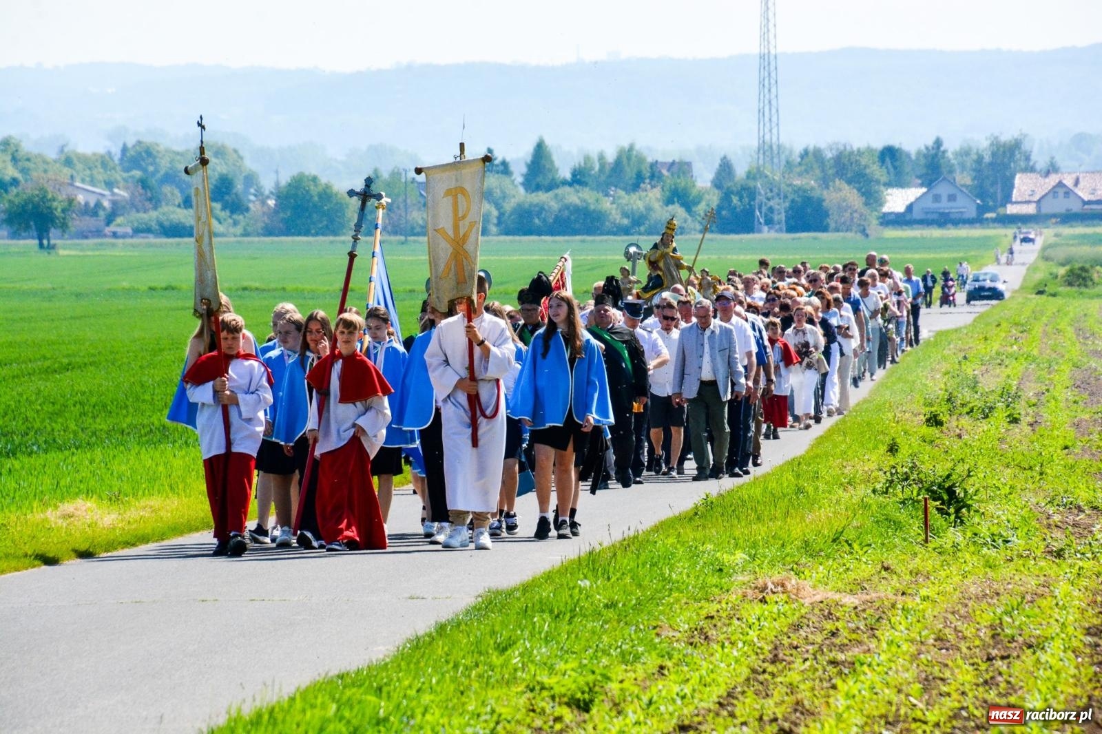 Zdjęcie w galerii na portalu naszraciborz.pl: Procesja na Urbanek łączy wiernych polsko-czeskiego pogranicza wiadomości z regionu