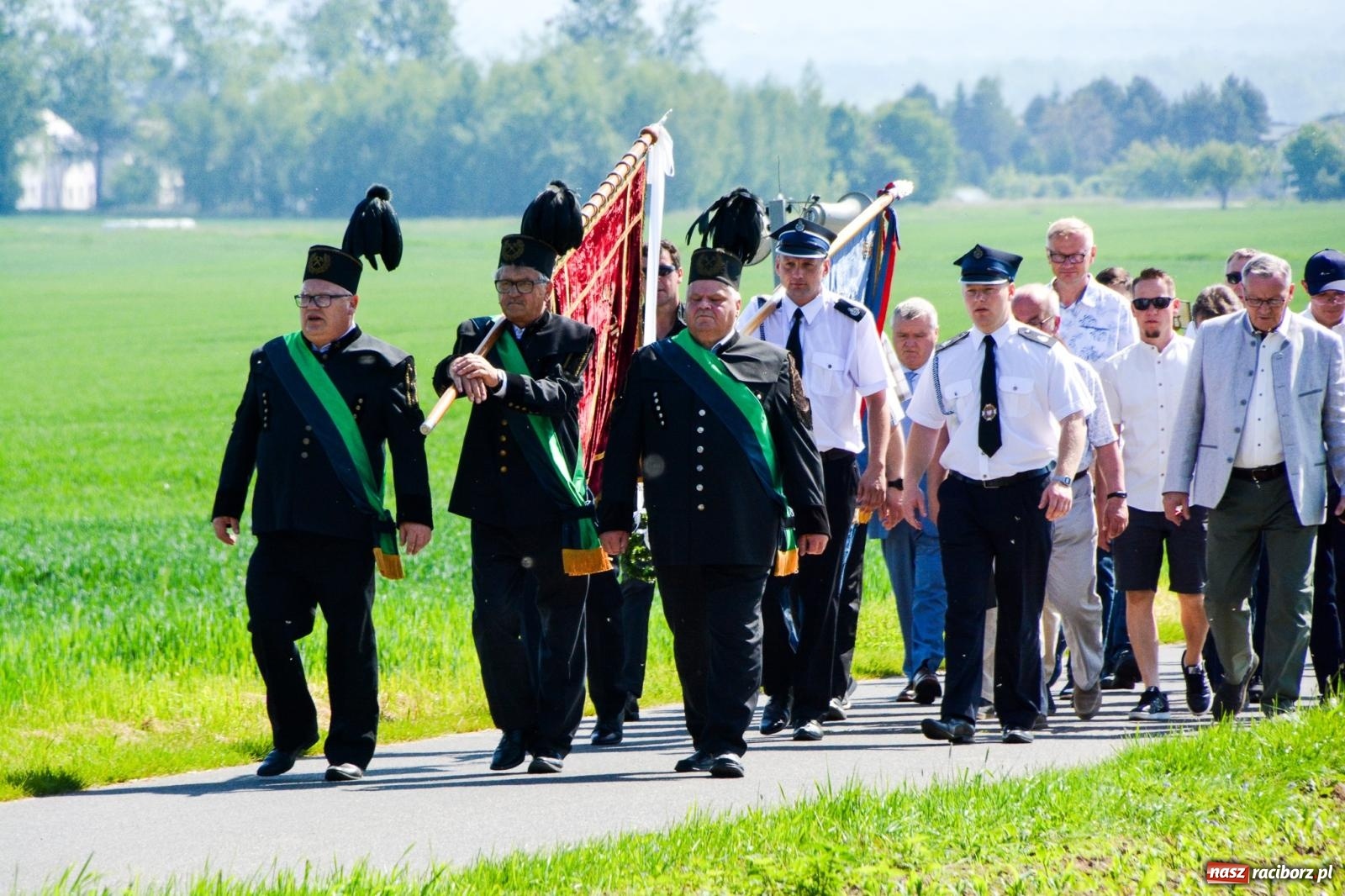 Zdjęcie w galerii na portalu naszraciborz.pl: Procesja na Urbanek łączy wiernych polsko-czeskiego pogranicza wiadomości z regionu