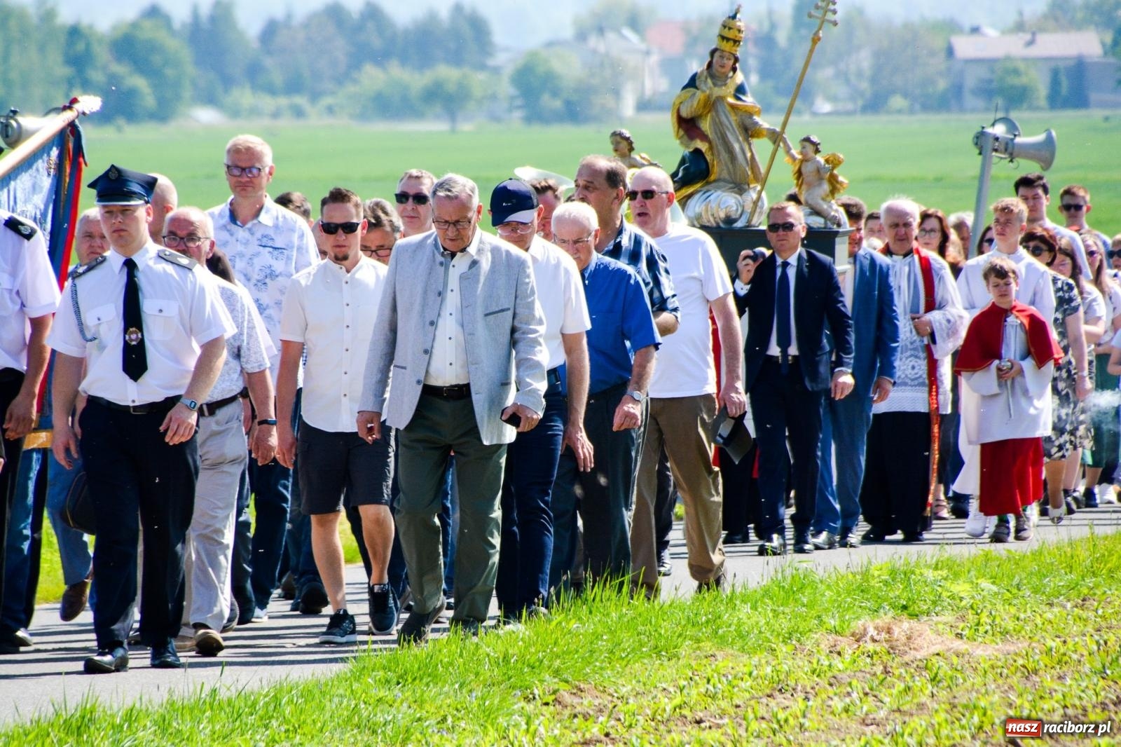 Zdjęcie w galerii na portalu naszraciborz.pl: Procesja na Urbanek łączy wiernych polsko-czeskiego pogranicza wiadomości z regionu