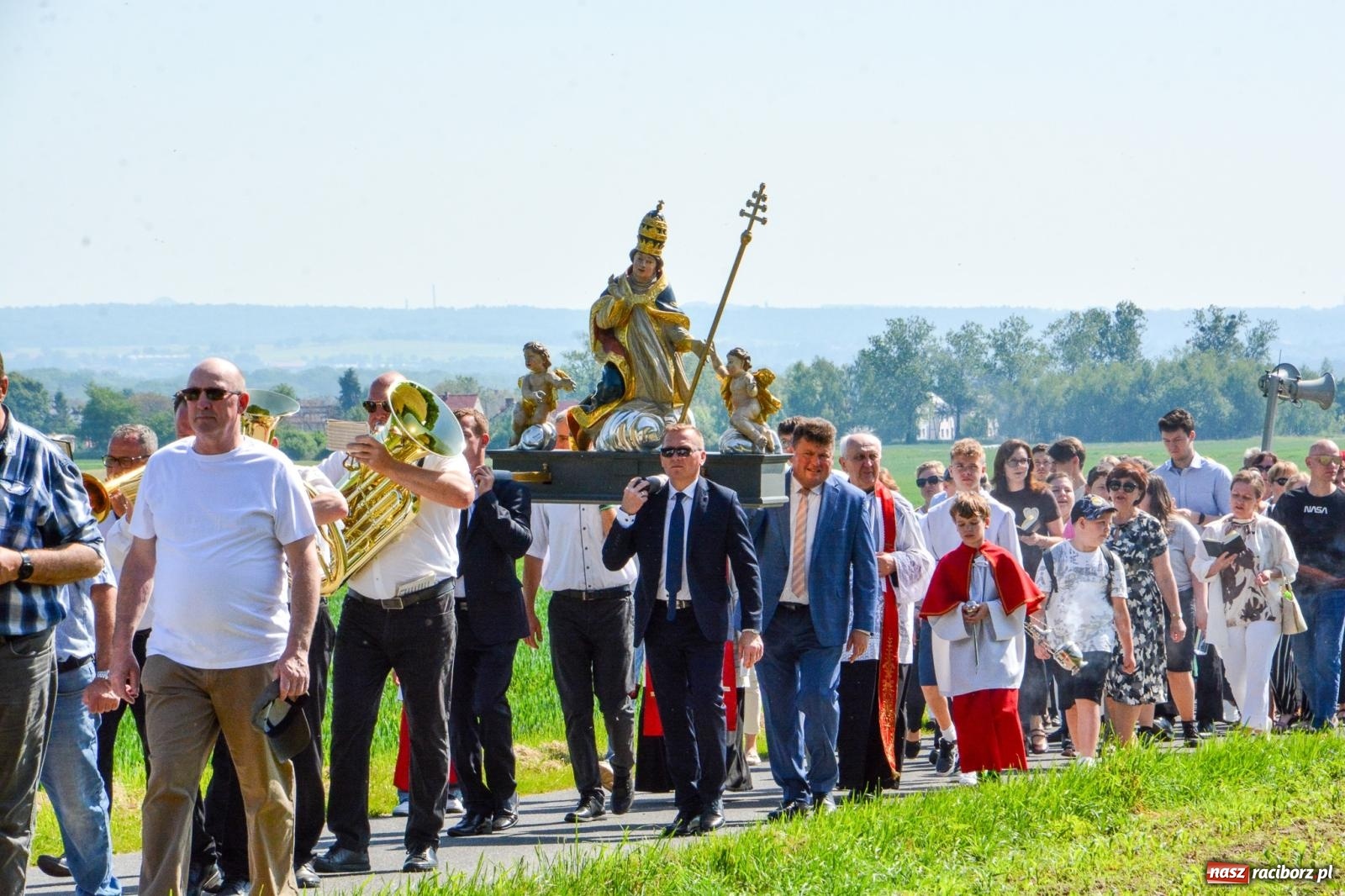 Zdjęcie w galerii na portalu naszraciborz.pl: Procesja na Urbanek łączy wiernych polsko-czeskiego pogranicza wiadomości z regionu
