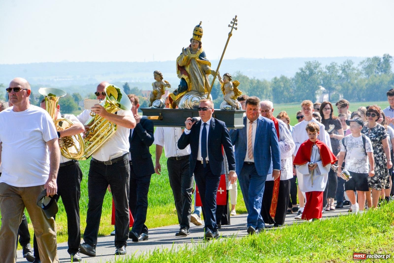 Zdjęcie w galerii na portalu naszraciborz.pl: Procesja na Urbanek łączy wiernych polsko-czeskiego pogranicza wiadomości z regionu