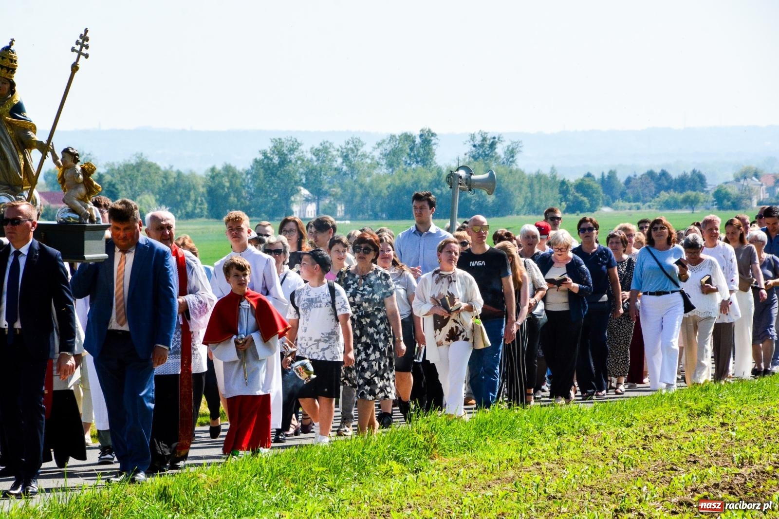 Zdjęcie w galerii na portalu naszraciborz.pl: Procesja na Urbanek łączy wiernych polsko-czeskiego pogranicza wiadomości z regionu