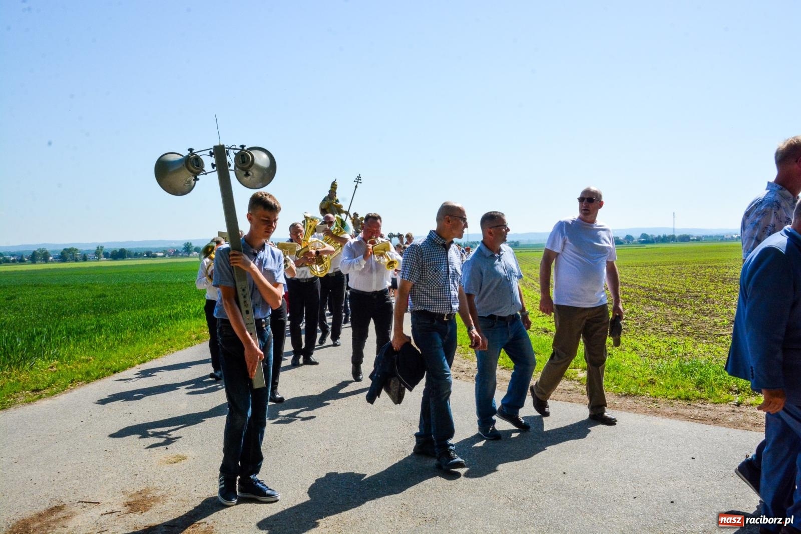 Zdjęcie w galerii na portalu naszraciborz.pl: Procesja na Urbanek łączy wiernych polsko-czeskiego pogranicza wiadomości z regionu