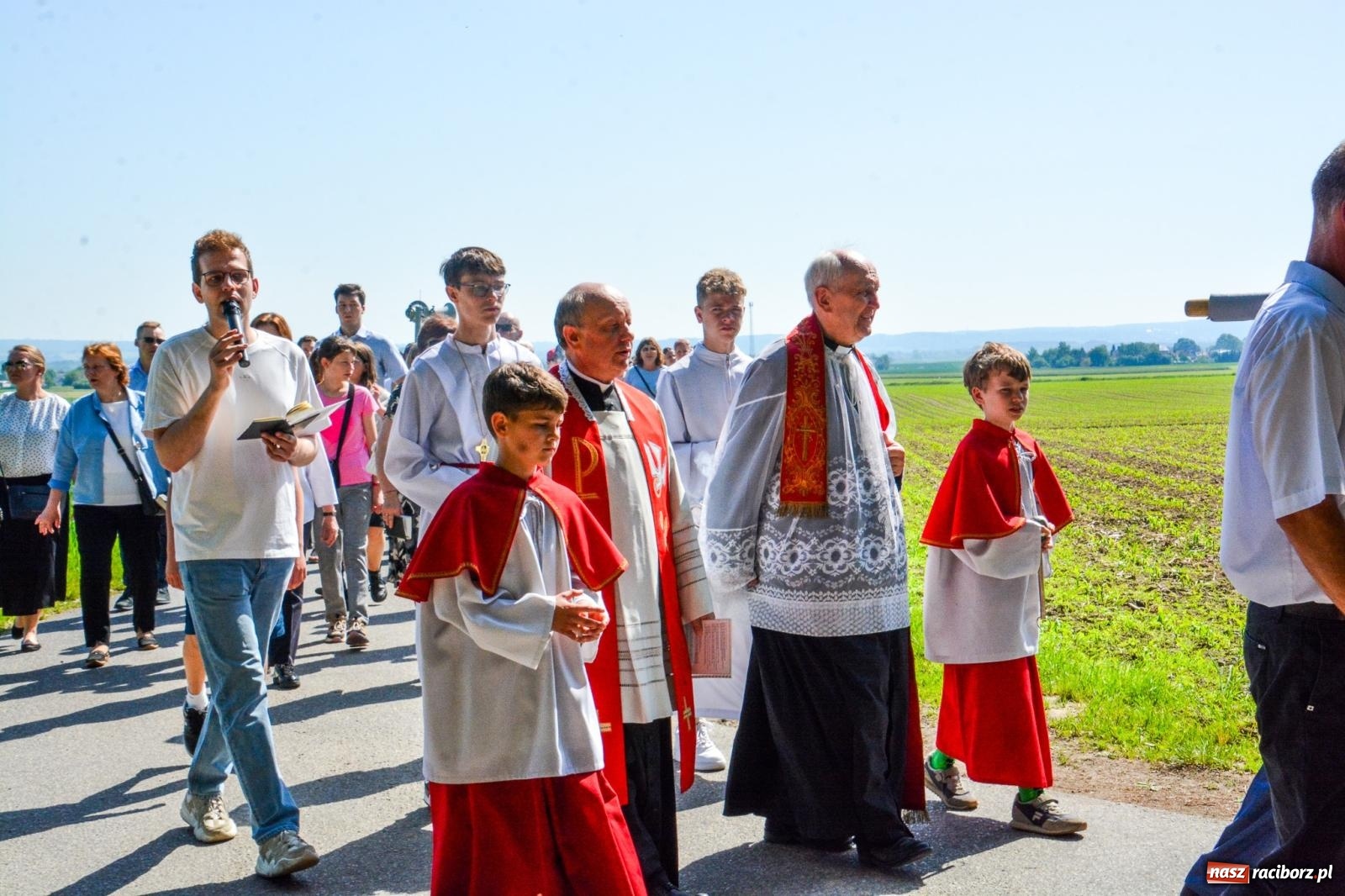 Zdjęcie w galerii na portalu naszraciborz.pl: Procesja na Urbanek łączy wiernych polsko-czeskiego pogranicza wiadomości z regionu