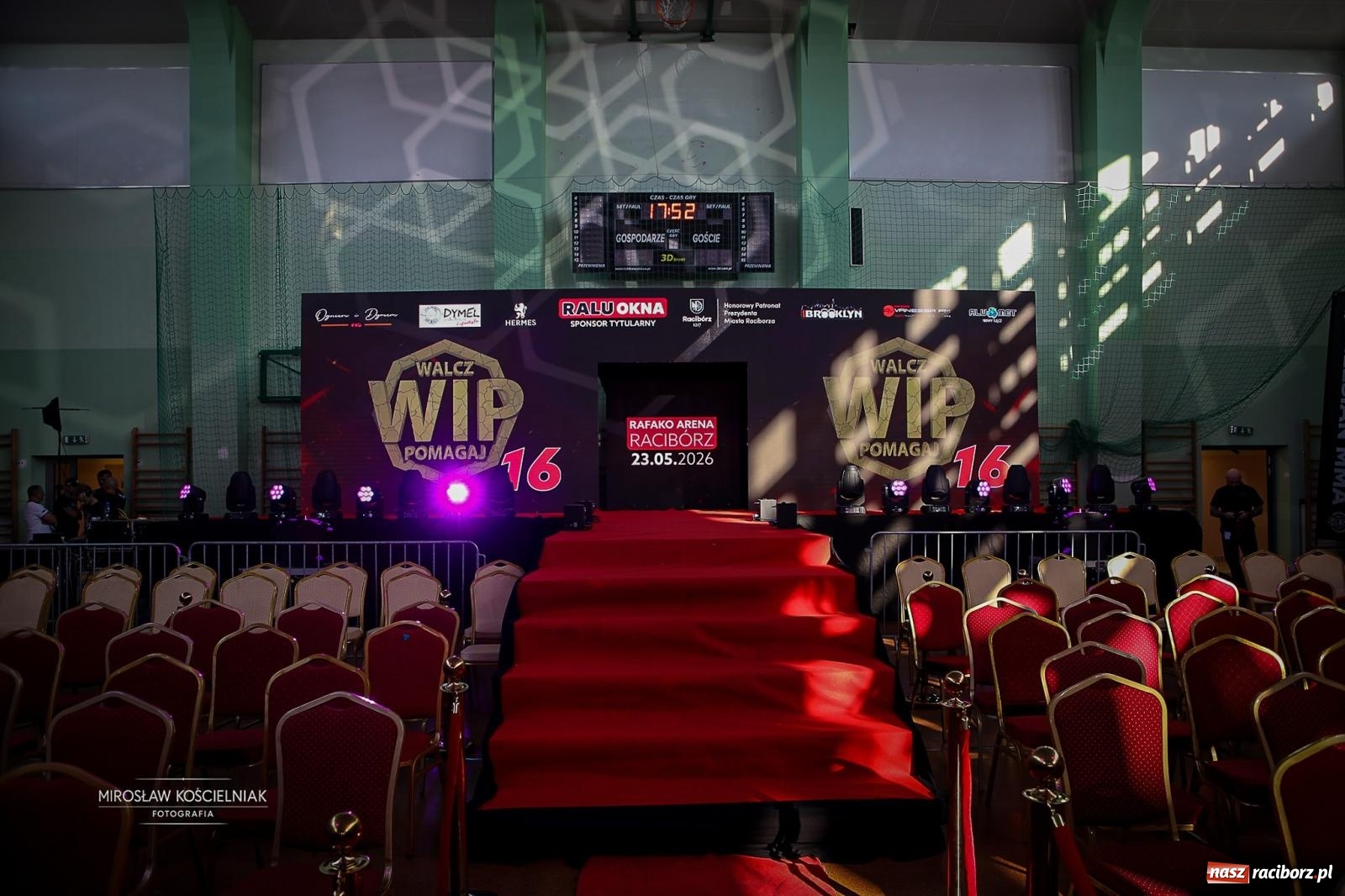 Zdjęcie w galerii na portalu naszraciborz.pl: Silesian MMA 26 i Walcz i Pomagaj 16 przyciągnęły tłumy. Rafako Arena wypełniła się do ostatniego miejsca wiadomości z regionu