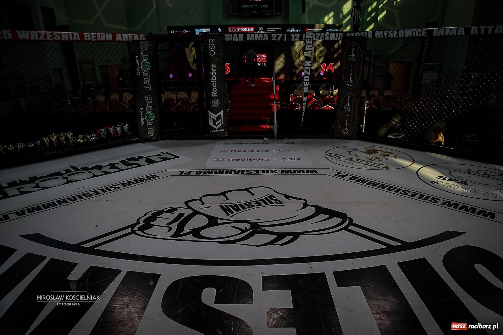 Zdjęcie w galerii na portalu naszraciborz.pl: Silesian MMA 26 i Walcz i Pomagaj 16 przyciągnęły tłumy. Rafako Arena wypełniła się do ostatniego miejsca wiadomości z regionu