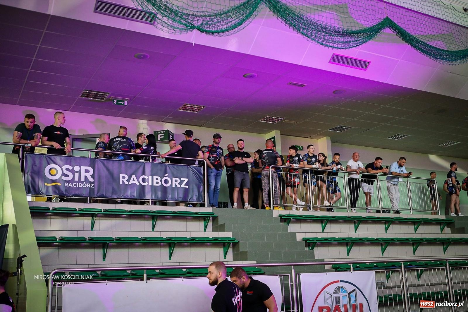 Zdjęcie w galerii na portalu naszraciborz.pl: Silesian MMA 26 i Walcz i Pomagaj 16 przyciągnęły tłumy. Rafako Arena wypełniła się do ostatniego miejsca wiadomości z regionu