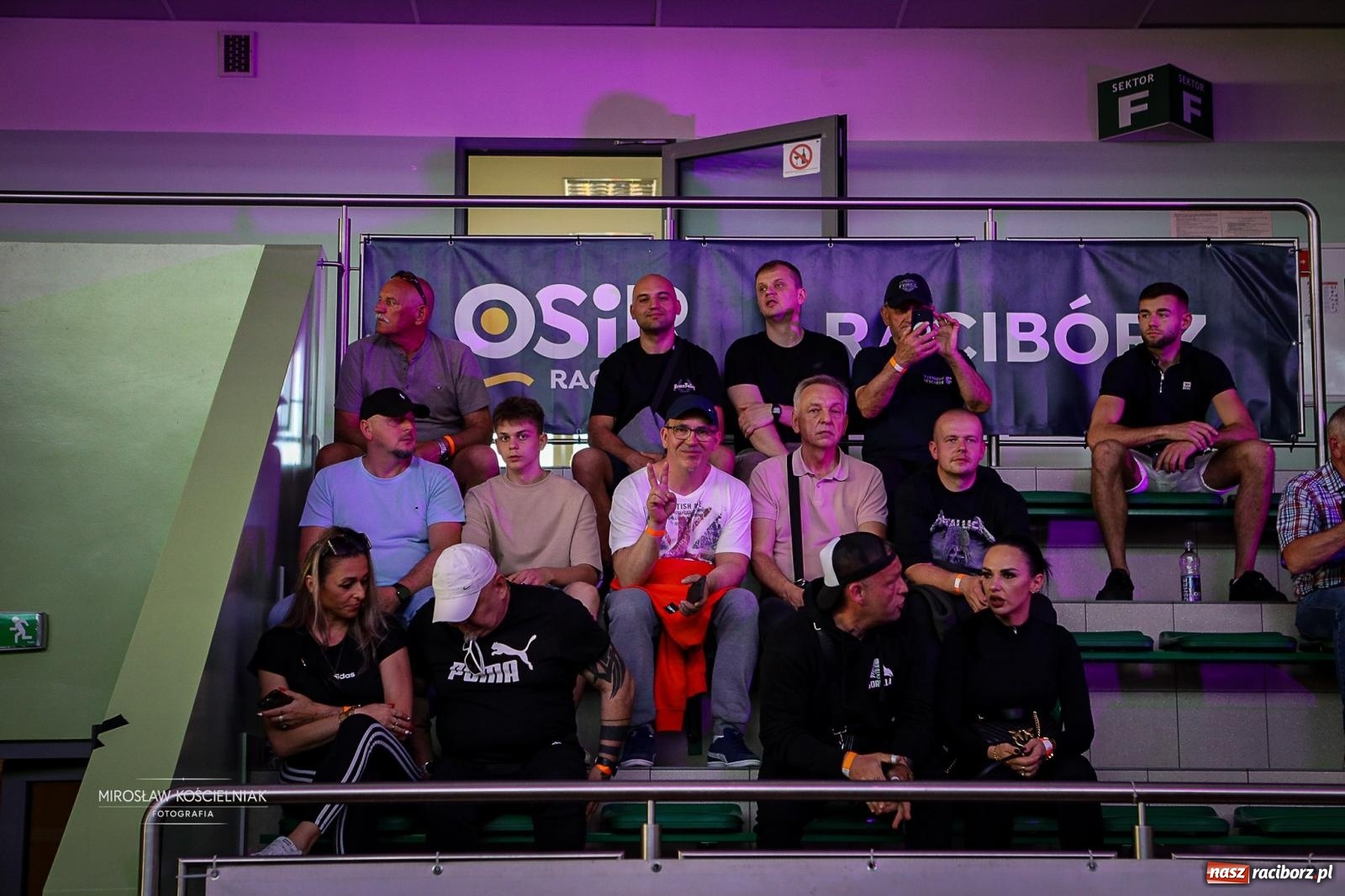 Zdjęcie w galerii na portalu naszraciborz.pl: Silesian MMA 26 i Walcz i Pomagaj 16 przyciągnęły tłumy. Rafako Arena wypełniła się do ostatniego miejsca wiadomości z regionu