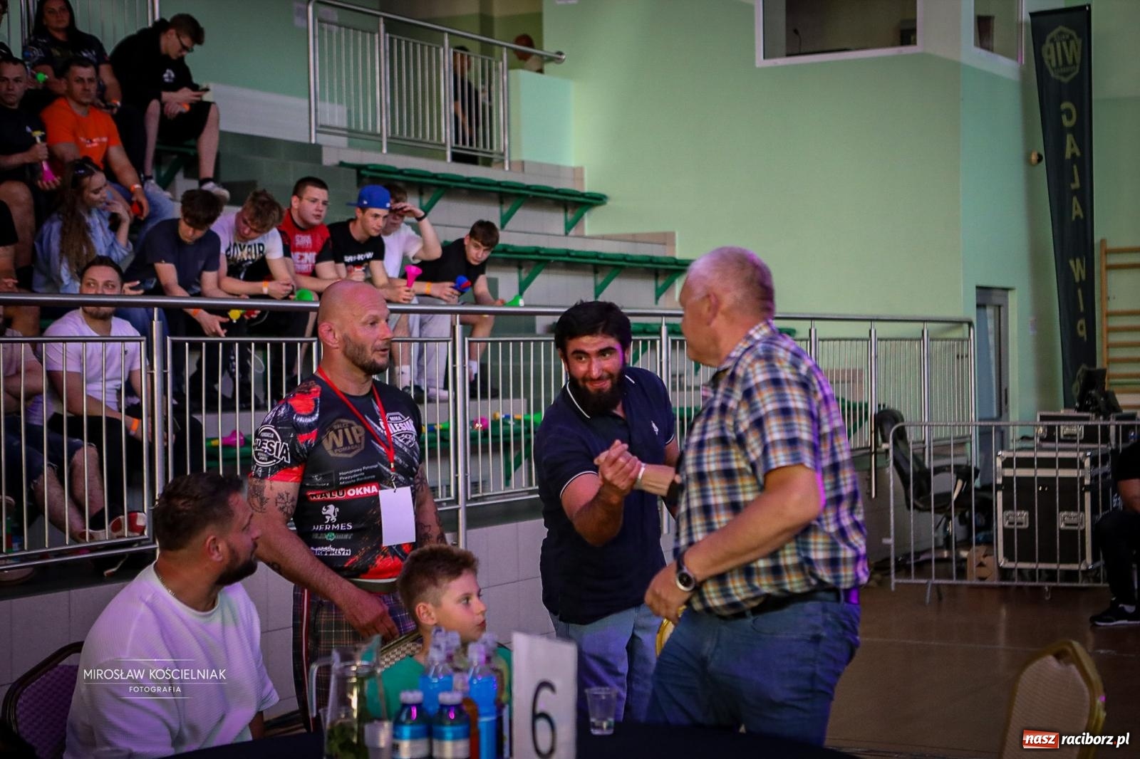 Zdjęcie w galerii na portalu naszraciborz.pl: Silesian MMA 26 i Walcz i Pomagaj 16 przyciągnęły tłumy. Rafako Arena wypełniła się do ostatniego miejsca wiadomości z regionu
