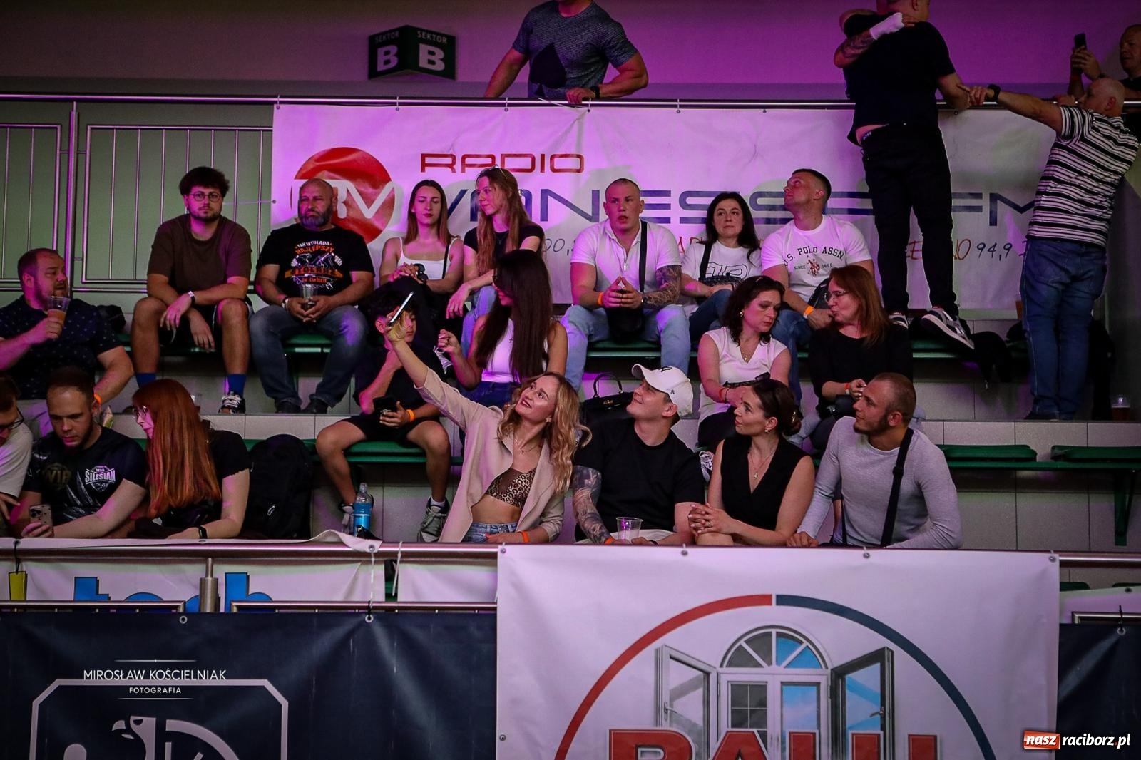 Zdjęcie w galerii na portalu naszraciborz.pl: Silesian MMA 26 i Walcz i Pomagaj 16 przyciągnęły tłumy. Rafako Arena wypełniła się do ostatniego miejsca wiadomości z regionu