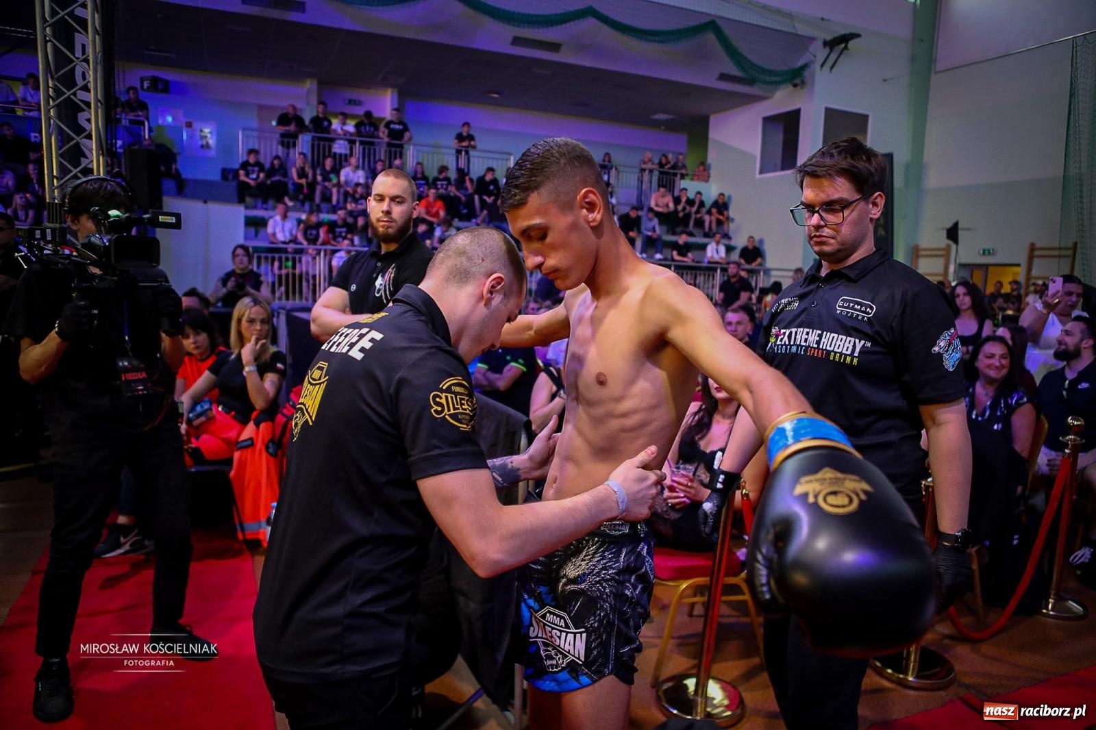 Zdjęcie w galerii na portalu naszraciborz.pl: Silesian MMA 26 i Walcz i Pomagaj 16 przyciągnęły tłumy. Rafako Arena wypełniła się do ostatniego miejsca wiadomości z regionu