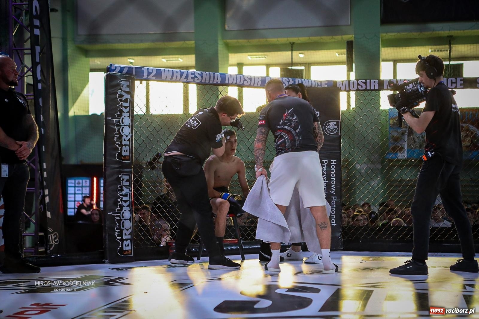 Zdjęcie w galerii na portalu naszraciborz.pl: Silesian MMA 26 i Walcz i Pomagaj 16 przyciągnęły tłumy. Rafako Arena wypełniła się do ostatniego miejsca wiadomości z regionu