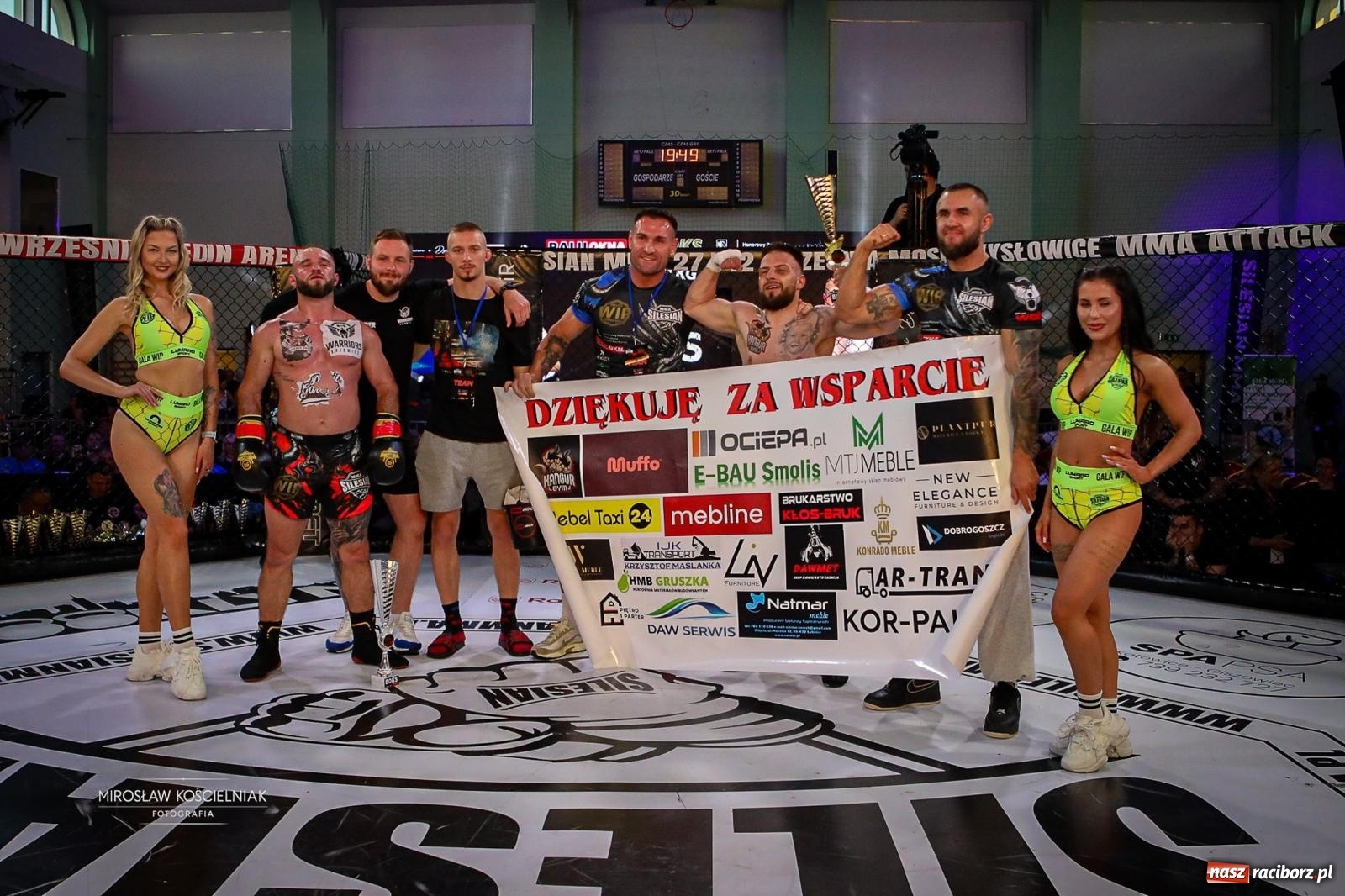 Zdjęcie w galerii na portalu naszraciborz.pl: Silesian MMA 26 i Walcz i Pomagaj 16 przyciągnęły tłumy. Rafako Arena wypełniła się do ostatniego miejsca wiadomości z regionu
