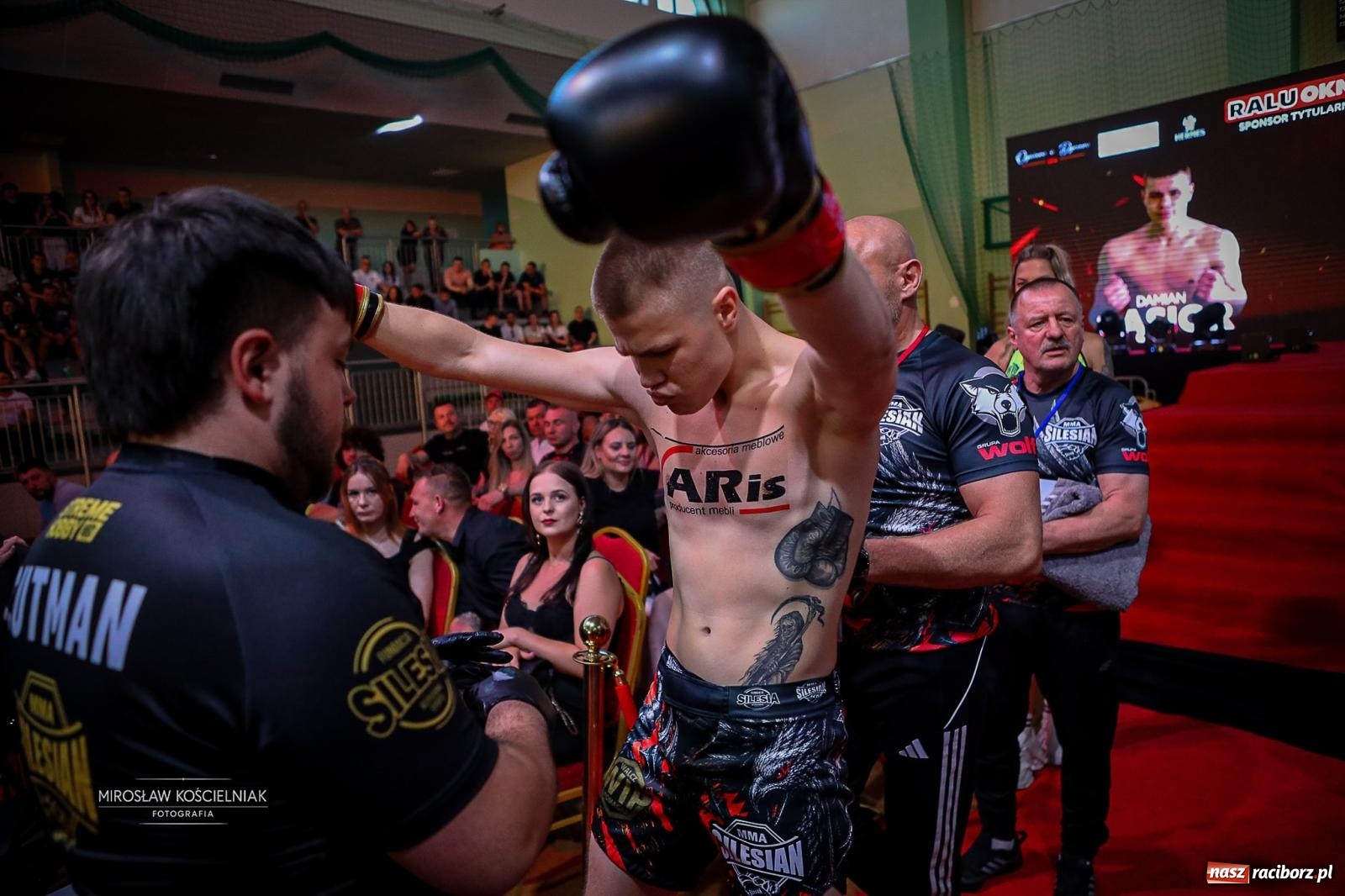 Zdjęcie w galerii na portalu naszraciborz.pl: Silesian MMA 26 i Walcz i Pomagaj 16 przyciągnęły tłumy. Rafako Arena wypełniła się do ostatniego miejsca wiadomości z regionu