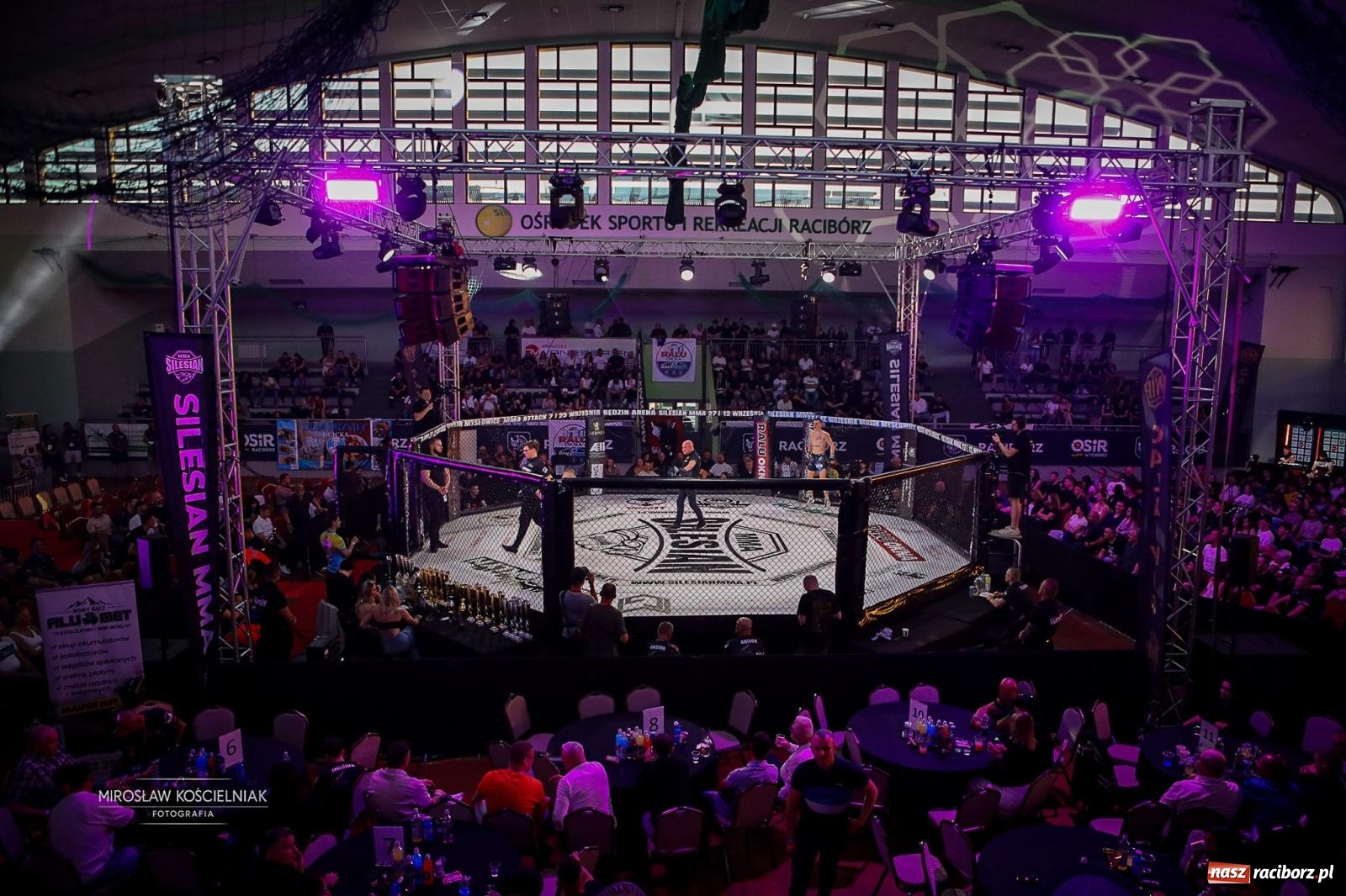 Zdjęcie w galerii na portalu naszraciborz.pl: Silesian MMA 26 i Walcz i Pomagaj 16 przyciągnęły tłumy. Rafako Arena wypełniła się do ostatniego miejsca wiadomości z regionu