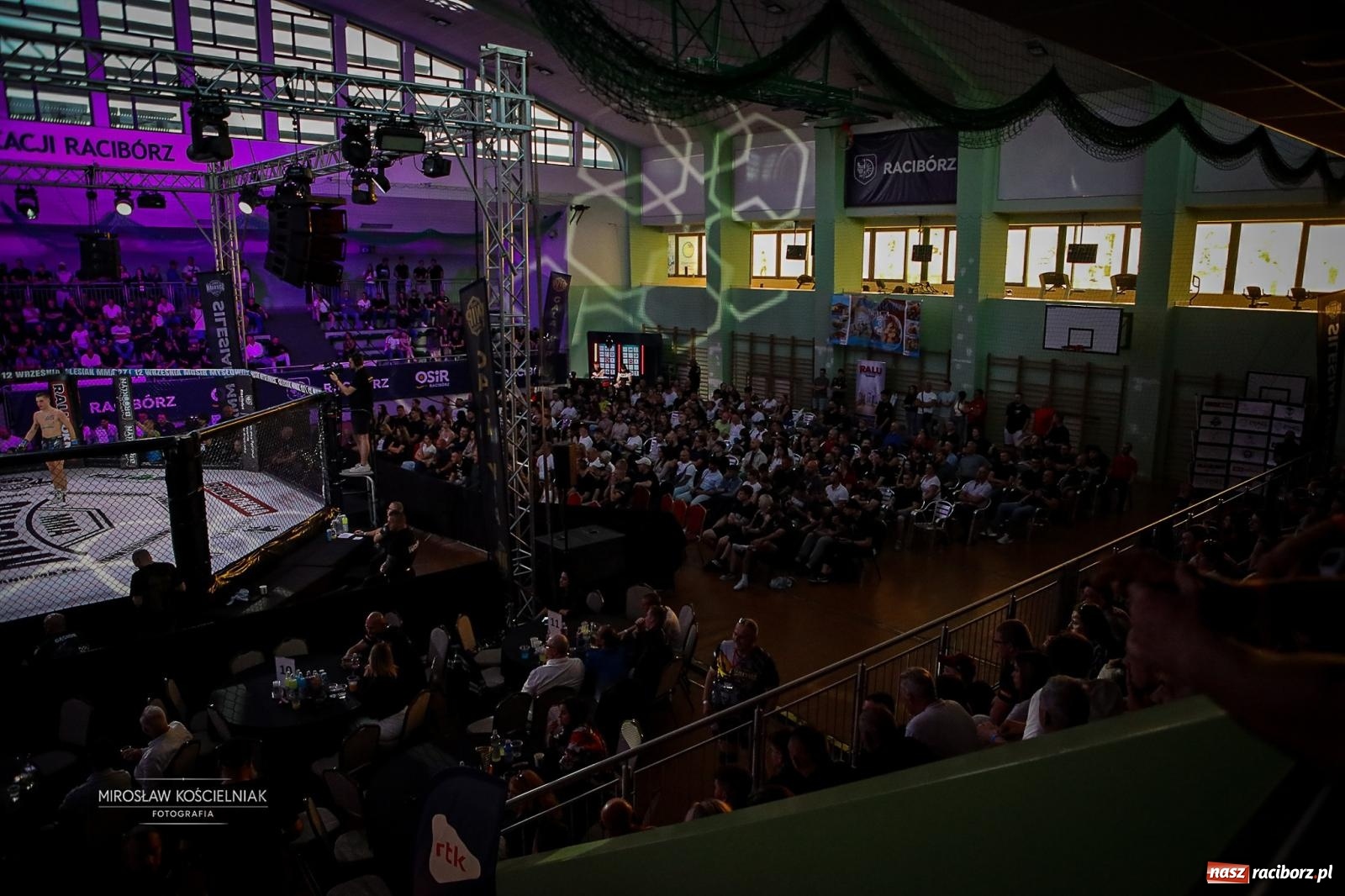 Zdjęcie w galerii na portalu naszraciborz.pl: Silesian MMA 26 i Walcz i Pomagaj 16 przyciągnęły tłumy. Rafako Arena wypełniła się do ostatniego miejsca wiadomości z regionu