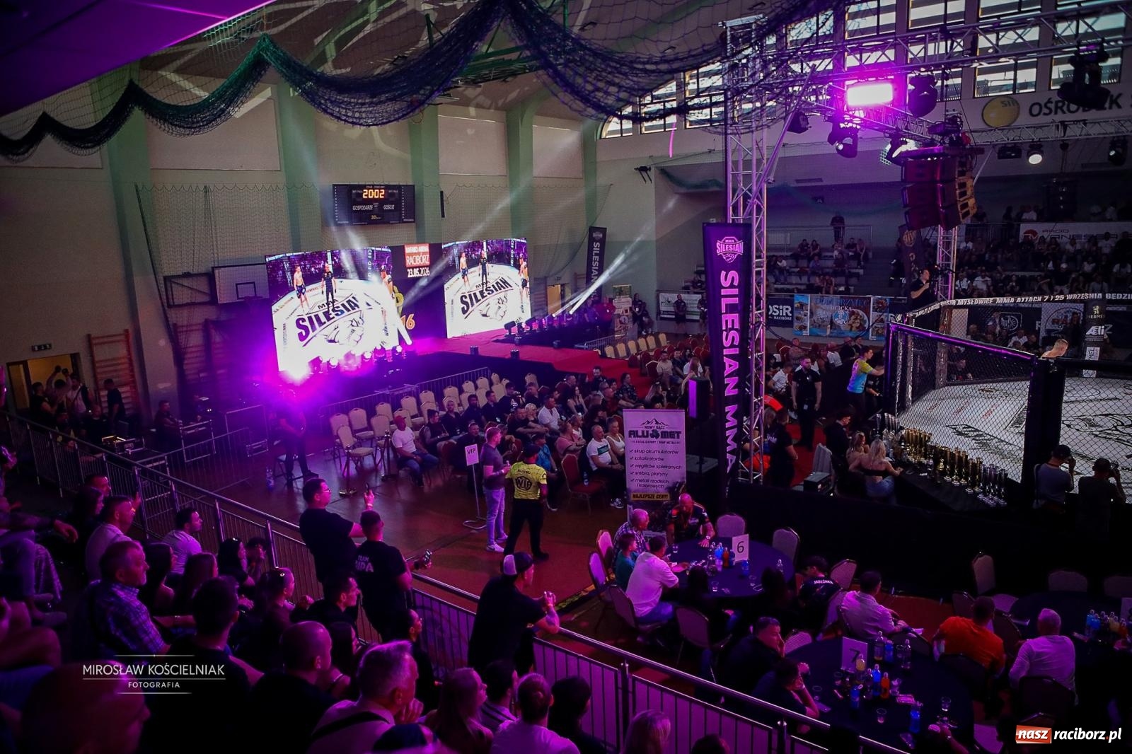 Zdjęcie w galerii na portalu naszraciborz.pl: Silesian MMA 26 i Walcz i Pomagaj 16 przyciągnęły tłumy. Rafako Arena wypełniła się do ostatniego miejsca wiadomości z regionu