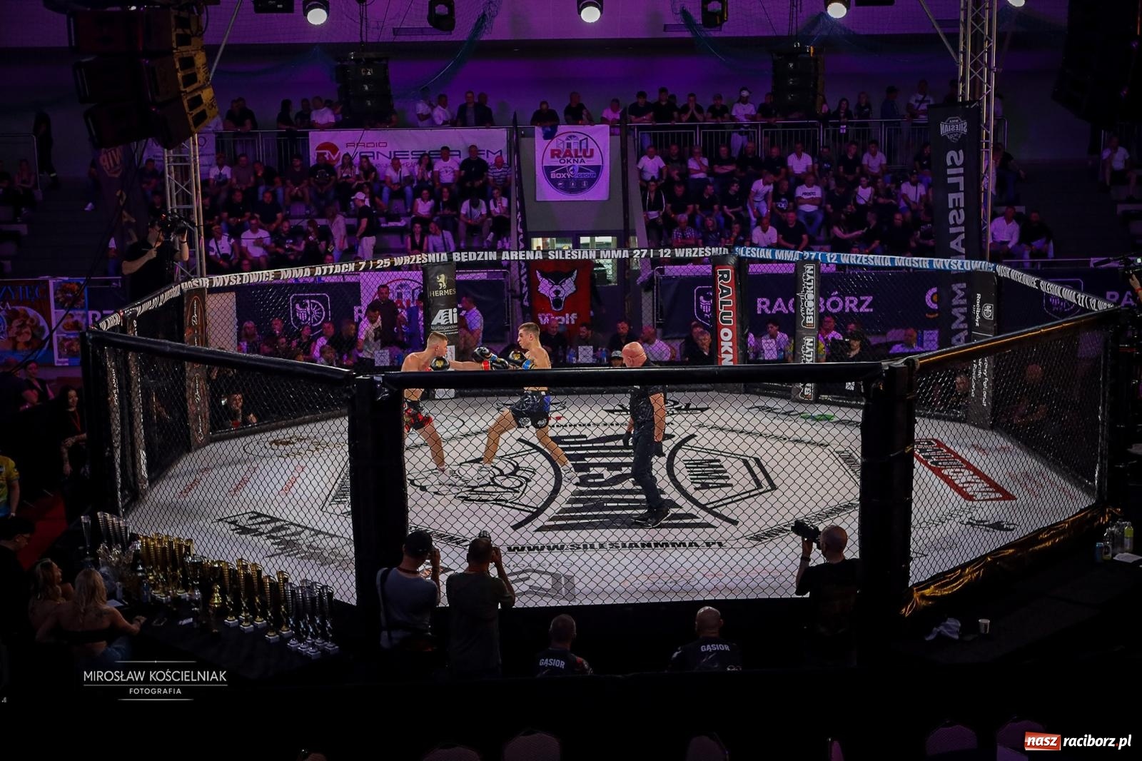 Zdjęcie w galerii na portalu naszraciborz.pl: Silesian MMA 26 i Walcz i Pomagaj 16 przyciągnęły tłumy. Rafako Arena wypełniła się do ostatniego miejsca wiadomości z regionu