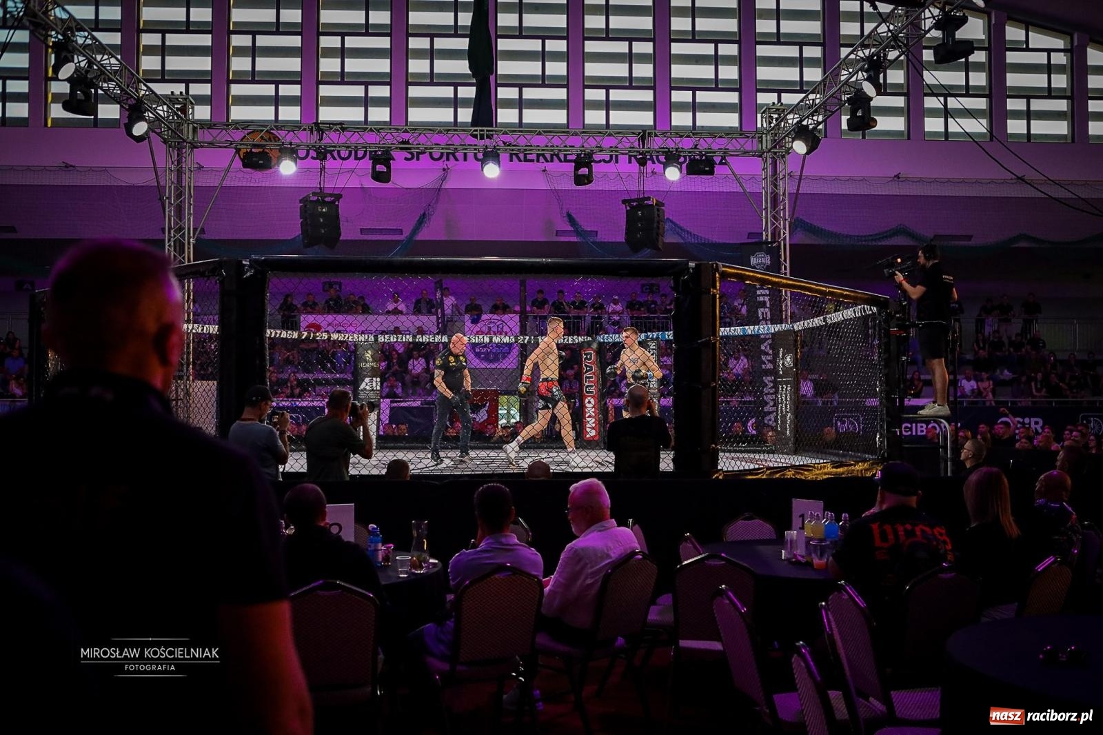 Zdjęcie w galerii na portalu naszraciborz.pl: Silesian MMA 26 i Walcz i Pomagaj 16 przyciągnęły tłumy. Rafako Arena wypełniła się do ostatniego miejsca wiadomości z regionu