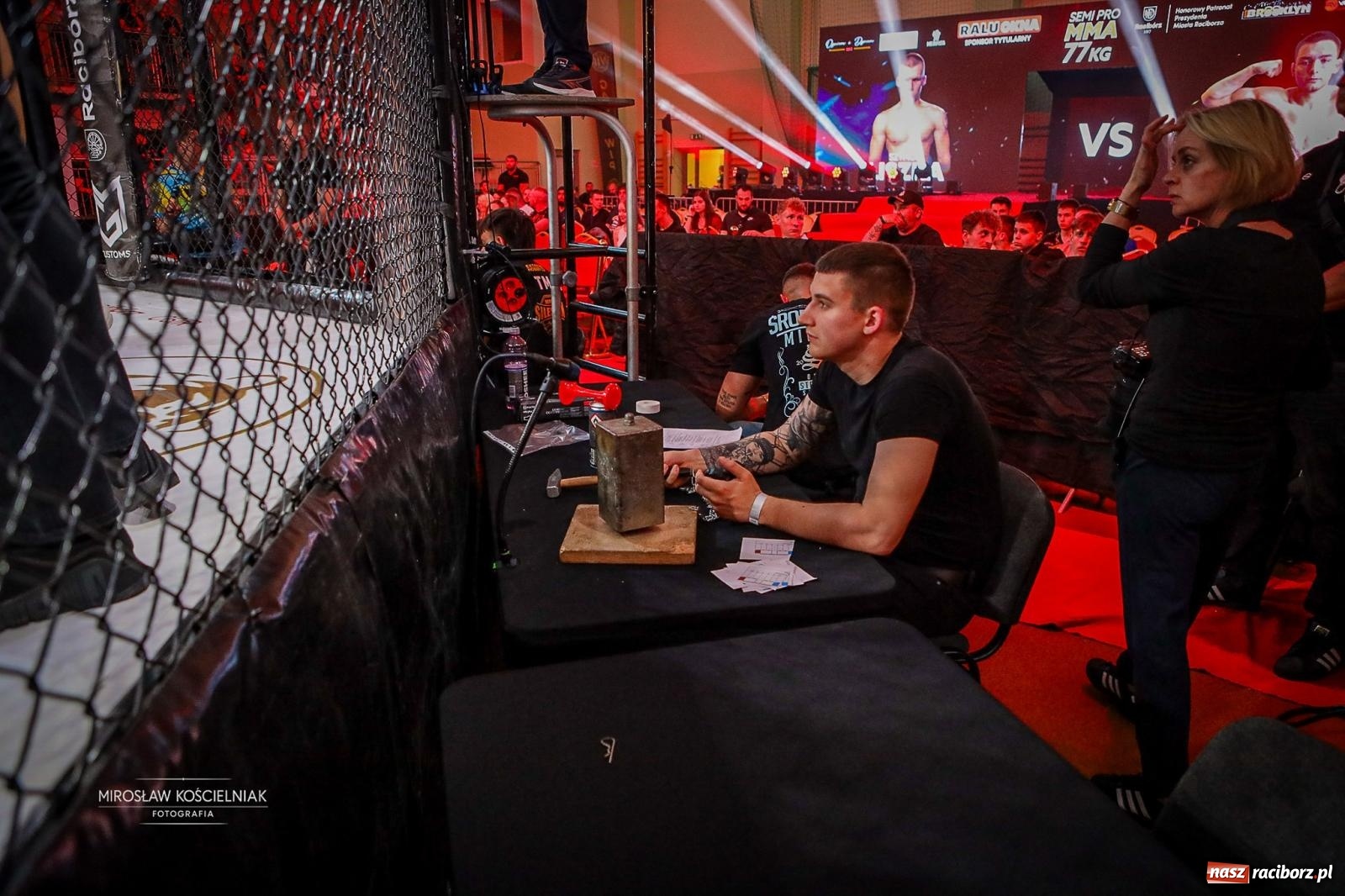 Zdjęcie w galerii na portalu naszraciborz.pl: Silesian MMA 26 i Walcz i Pomagaj 16 przyciągnęły tłumy. Rafako Arena wypełniła się do ostatniego miejsca wiadomości z regionu