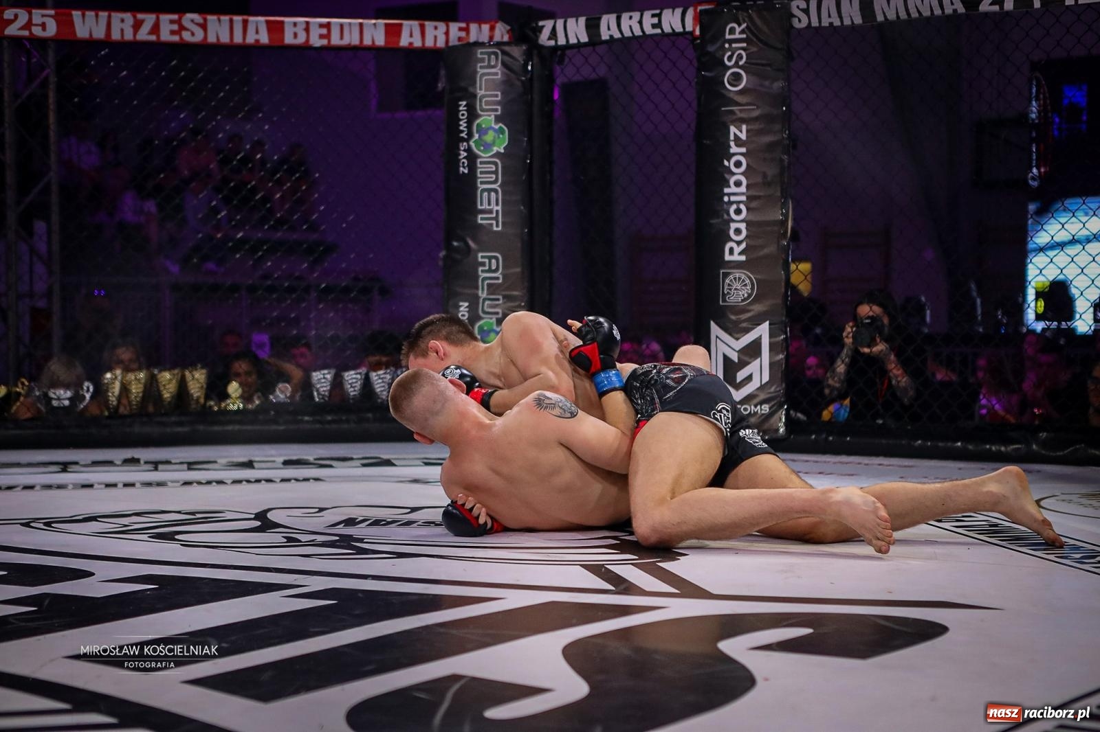 Zdjęcie w galerii na portalu naszraciborz.pl: Silesian MMA 26 i Walcz i Pomagaj 16 przyciągnęły tłumy. Rafako Arena wypełniła się do ostatniego miejsca wiadomości z regionu