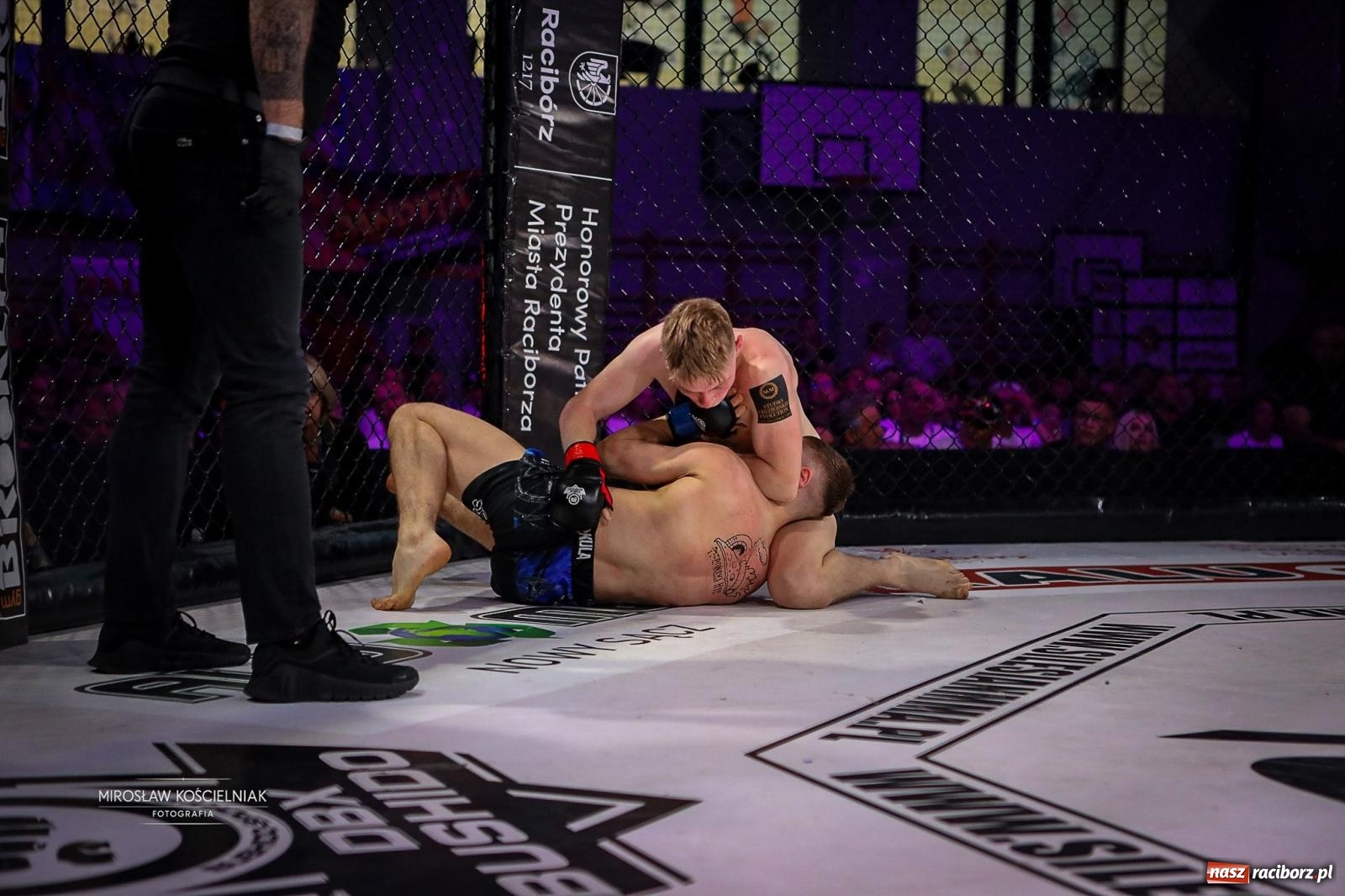 Zdjęcie w galerii na portalu naszraciborz.pl: Silesian MMA 26 i Walcz i Pomagaj 16 przyciągnęły tłumy. Rafako Arena wypełniła się do ostatniego miejsca wiadomości z regionu