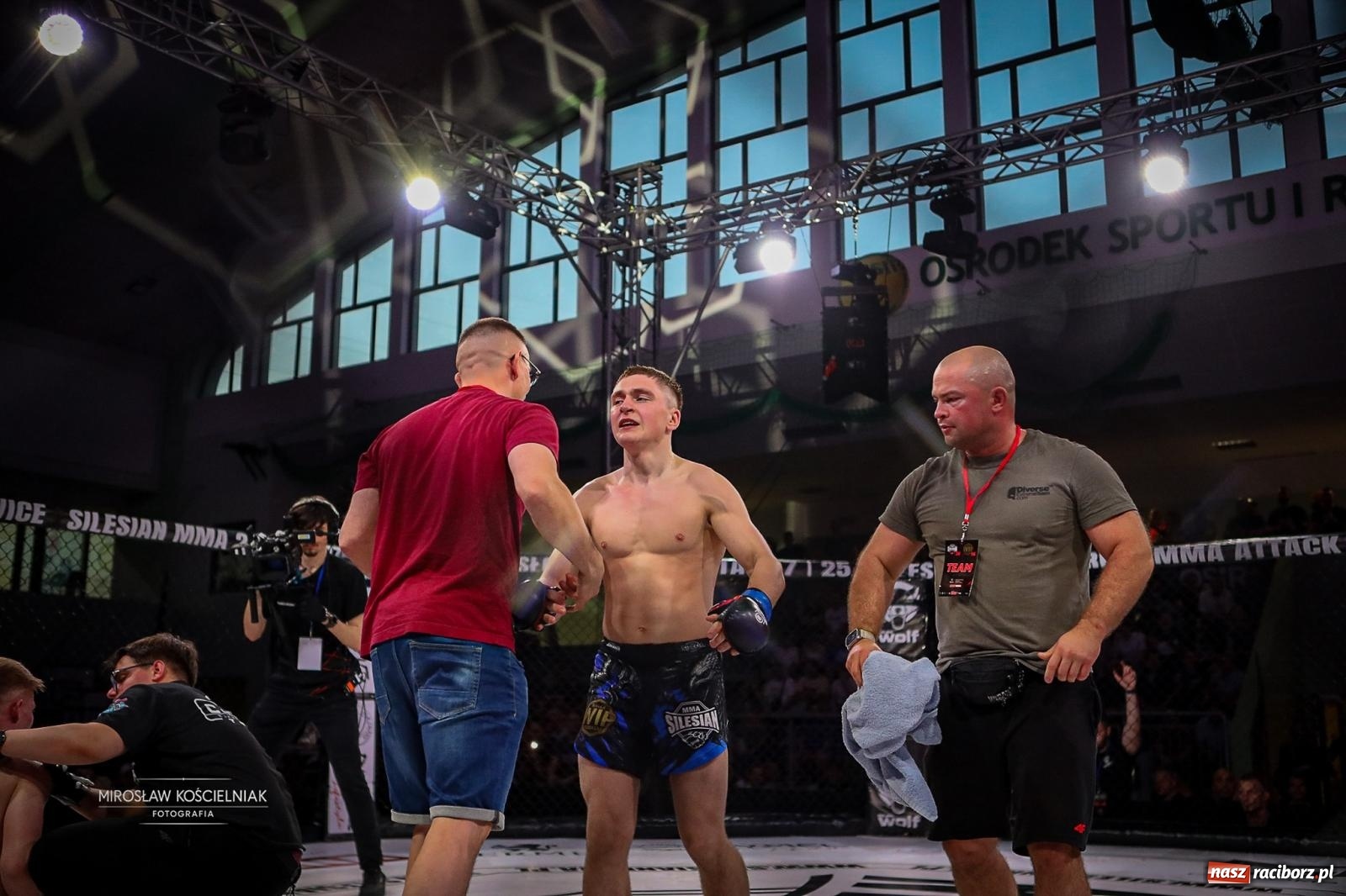 Zdjęcie w galerii na portalu naszraciborz.pl: Silesian MMA 26 i Walcz i Pomagaj 16 przyciągnęły tłumy. Rafako Arena wypełniła się do ostatniego miejsca wiadomości z regionu