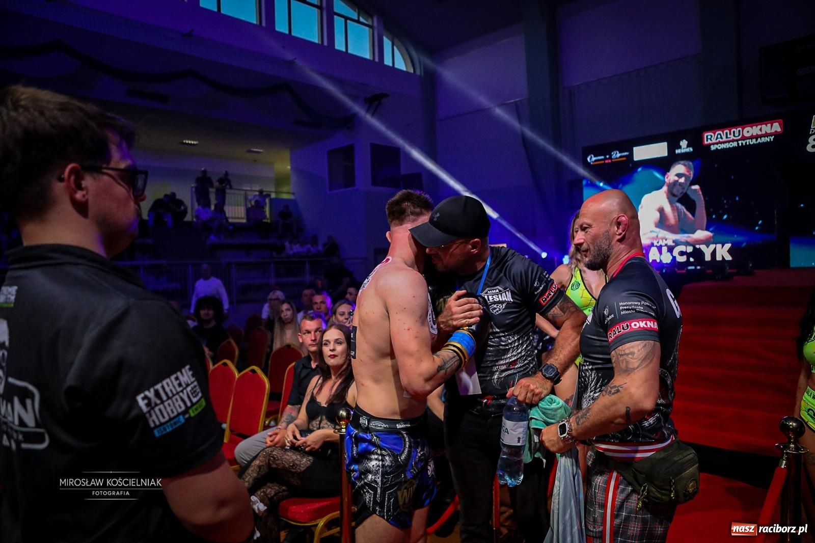 Zdjęcie w galerii na portalu naszraciborz.pl: Silesian MMA 26 i Walcz i Pomagaj 16 przyciągnęły tłumy. Rafako Arena wypełniła się do ostatniego miejsca wiadomości z regionu