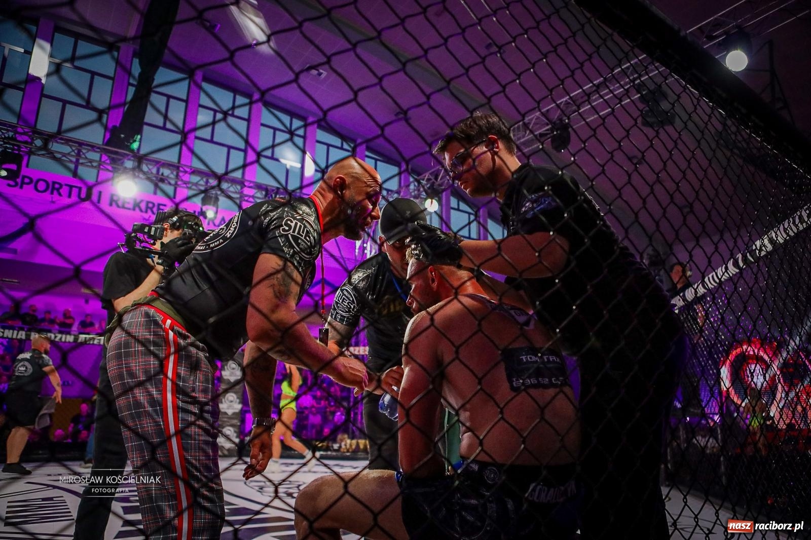 Zdjęcie w galerii na portalu naszraciborz.pl: Silesian MMA 26 i Walcz i Pomagaj 16 przyciągnęły tłumy. Rafako Arena wypełniła się do ostatniego miejsca wiadomości z regionu