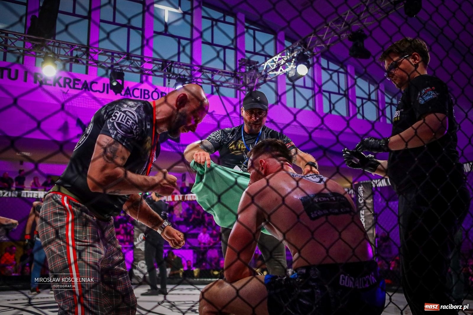 Zdjęcie w galerii na portalu naszraciborz.pl: Silesian MMA 26 i Walcz i Pomagaj 16 przyciągnęły tłumy. Rafako Arena wypełniła się do ostatniego miejsca wiadomości z regionu