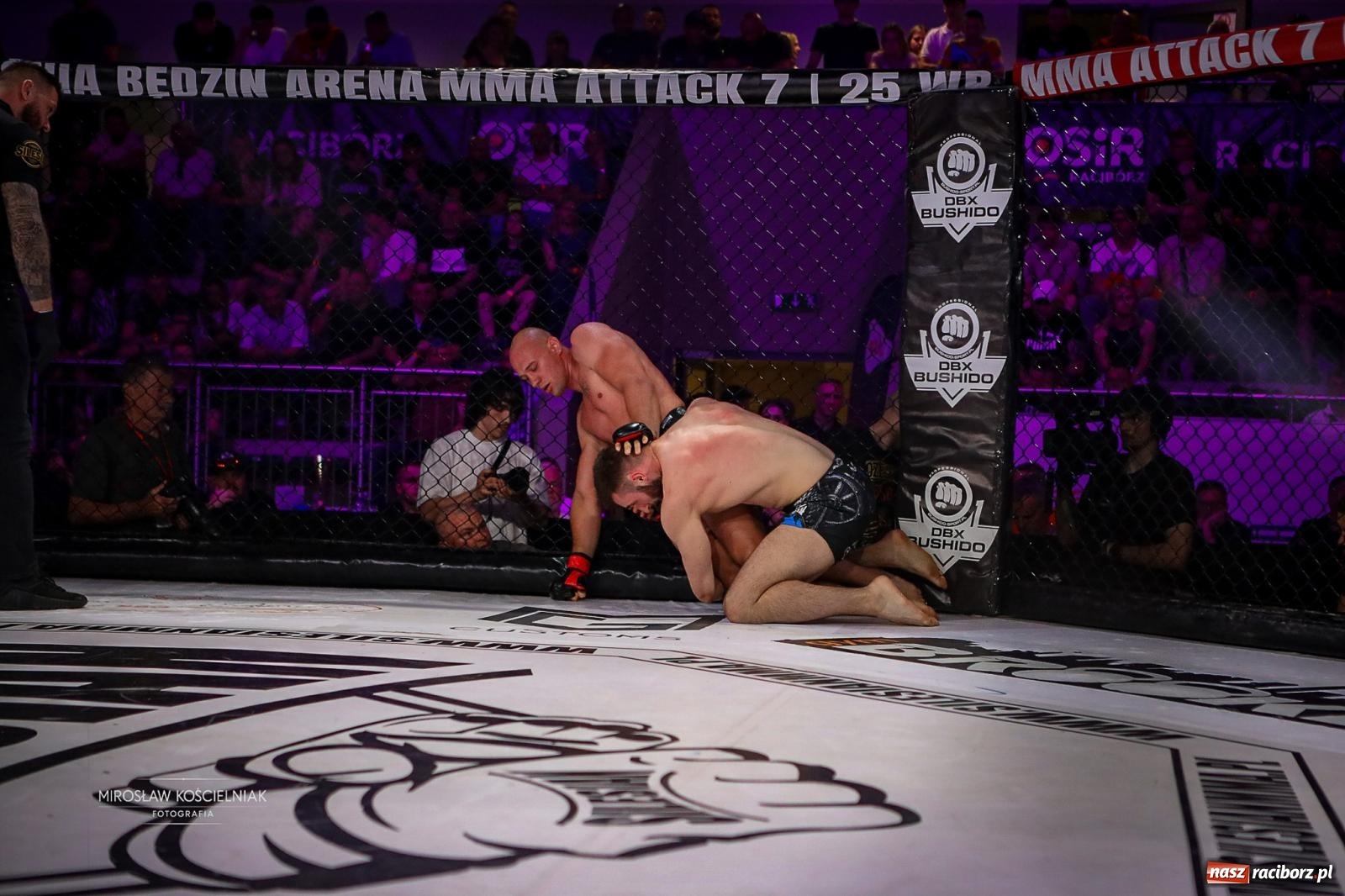 Zdjęcie w galerii na portalu naszraciborz.pl: Silesian MMA 26 i Walcz i Pomagaj 16 przyciągnęły tłumy. Rafako Arena wypełniła się do ostatniego miejsca wiadomości z regionu