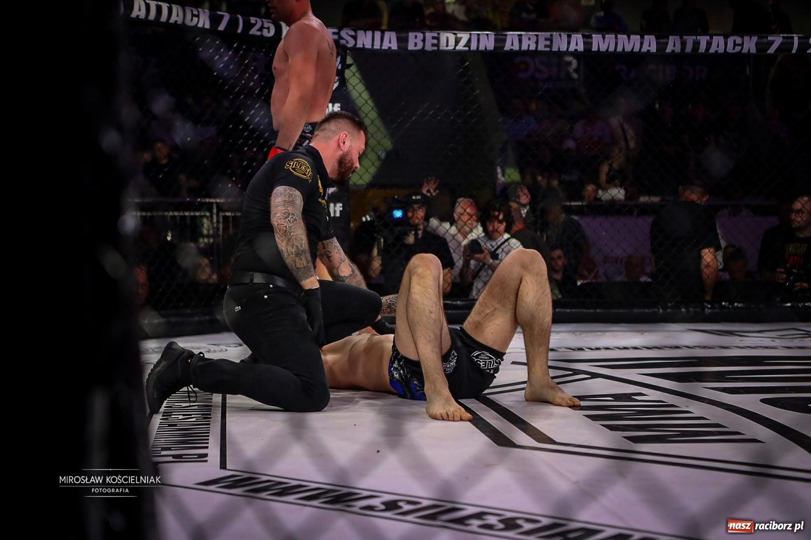 Zdjęcie w galerii na portalu naszraciborz.pl: Silesian MMA 26 i Walcz i Pomagaj 16 przyciągnęły tłumy. Rafako Arena wypełniła się do ostatniego miejsca wiadomości z regionu