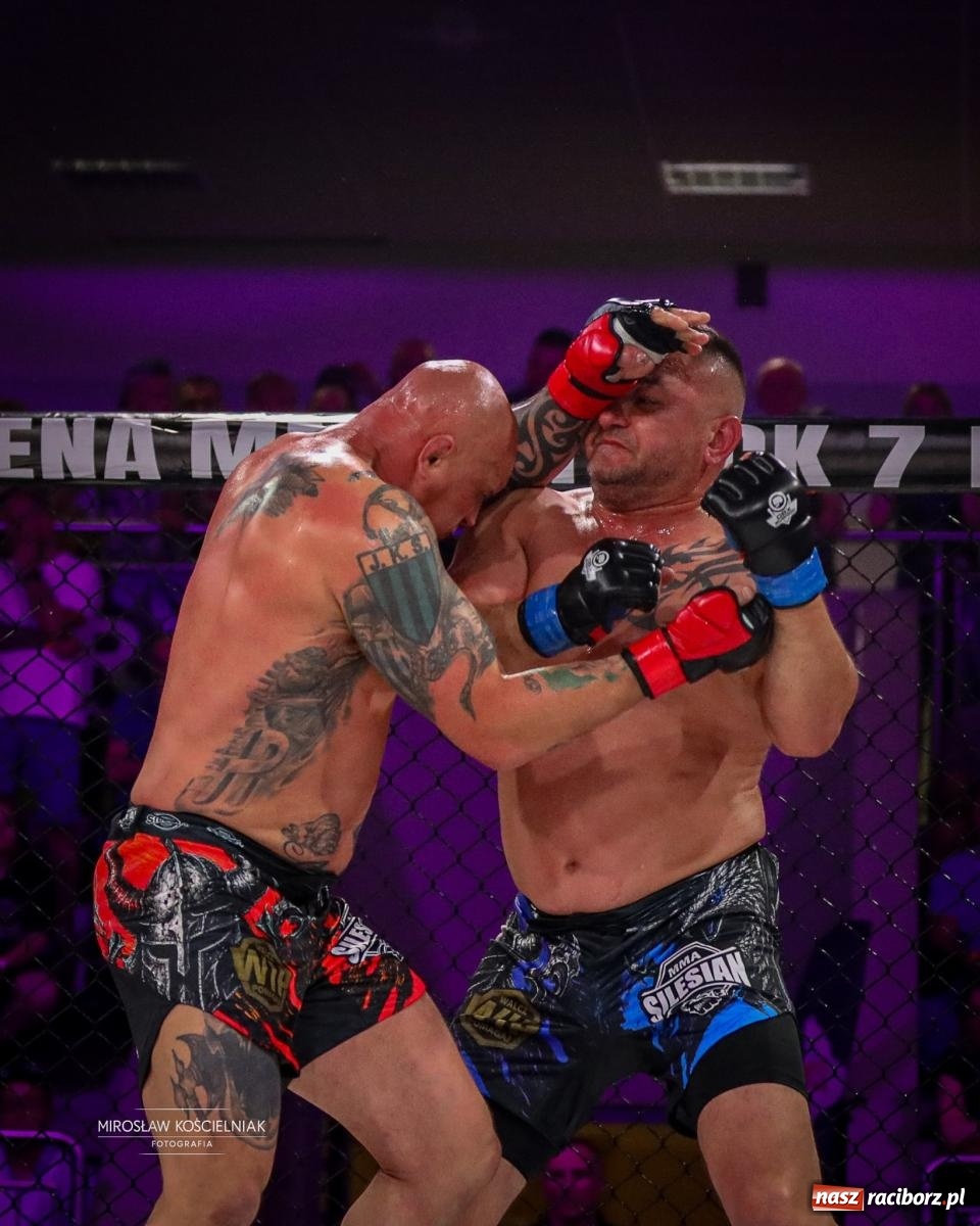 Zdjęcie w galerii na portalu naszraciborz.pl: Silesian MMA 26 i Walcz i Pomagaj 16 przyciągnęły tłumy. Rafako Arena wypełniła się do ostatniego miejsca wiadomości z regionu