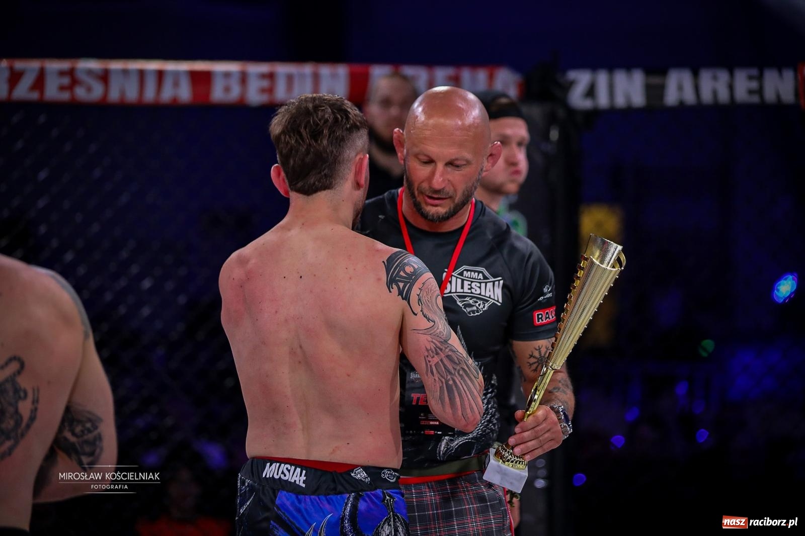 Zdjęcie w galerii na portalu naszraciborz.pl: Silesian MMA 26 i Walcz i Pomagaj 16 przyciągnęły tłumy. Rafako Arena wypełniła się do ostatniego miejsca wiadomości z regionu
