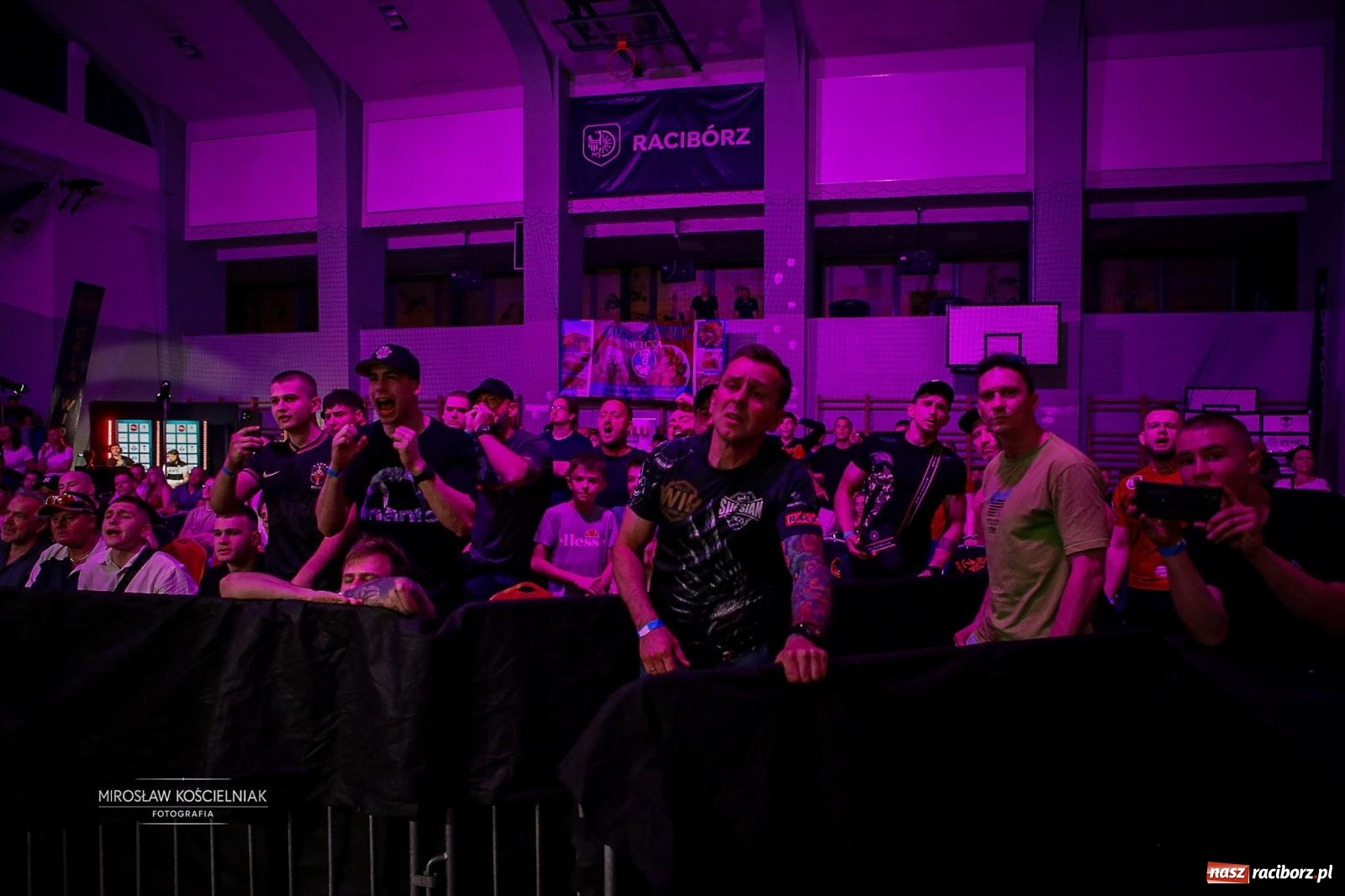Zdjęcie w galerii na portalu naszraciborz.pl: Silesian MMA 26 i Walcz i Pomagaj 16 przyciągnęły tłumy. Rafako Arena wypełniła się do ostatniego miejsca wiadomości z regionu
