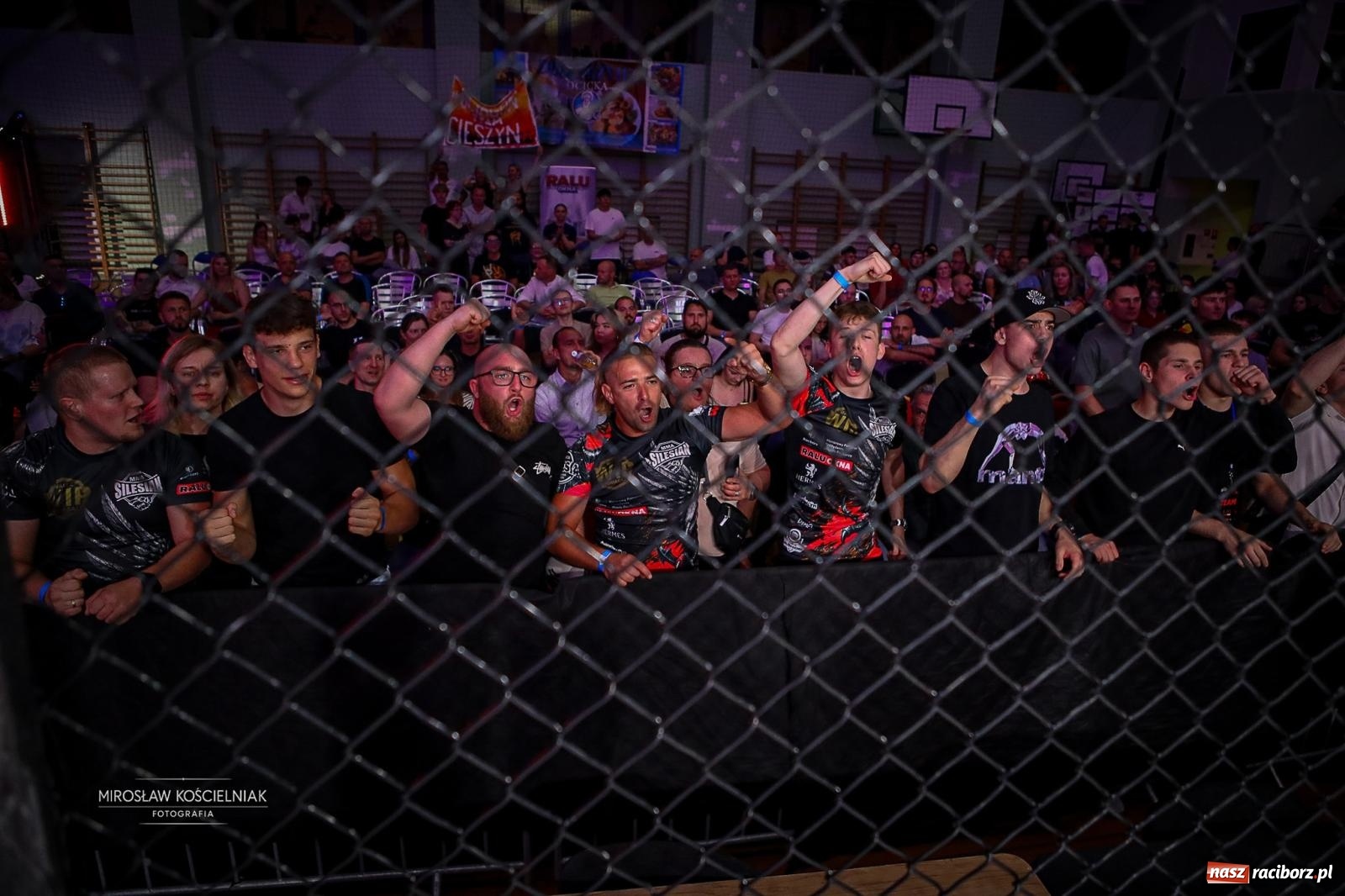 Zdjęcie w galerii na portalu naszraciborz.pl: Silesian MMA 26 i Walcz i Pomagaj 16 przyciągnęły tłumy. Rafako Arena wypełniła się do ostatniego miejsca wiadomości z regionu